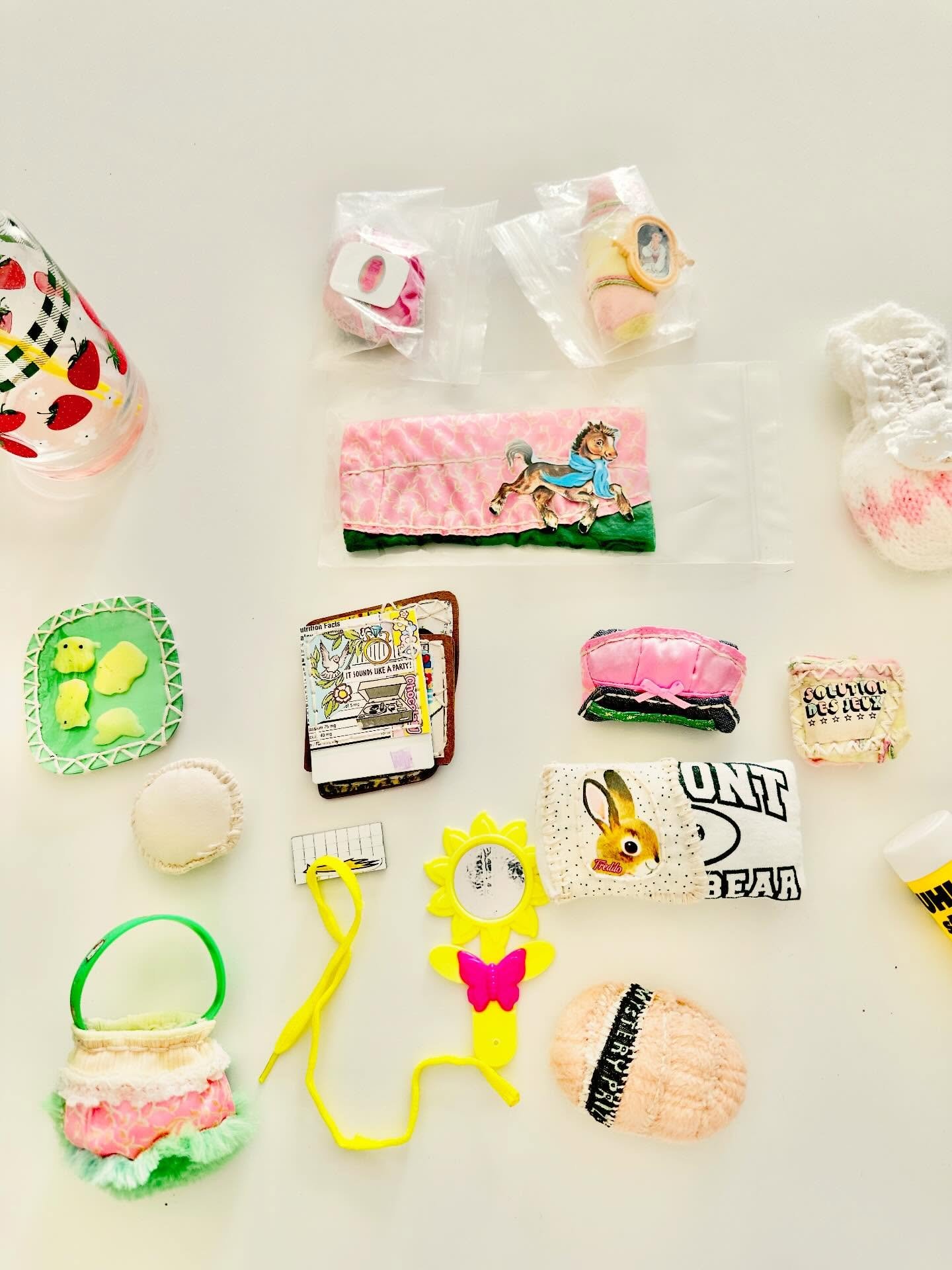 Girly toys? I don&rsquo;t think so.
These are more like badass tools.
Do not follow. Do not like.
Rendez-vous on The Land.
DM for the address or ask around.

#interface #signal #protocol #revelation #hiddenentry