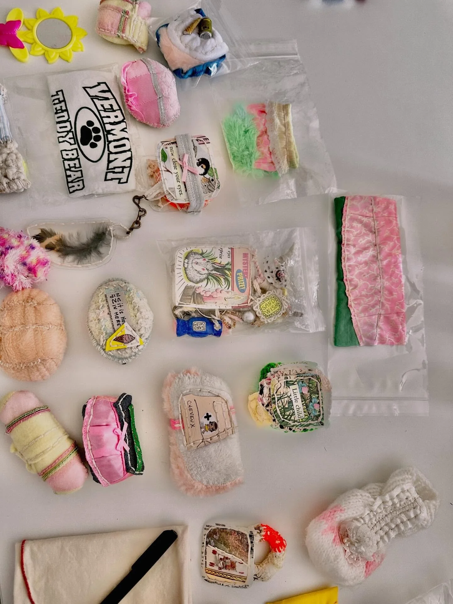 Girly toys? I don&rsquo;t think so.
These are more like badass tools.
Do not follow. Do not like.
Rendez-vous on The Land.
DM for the address or ask around.

#interface #signal #protocol #revelation #hiddenentry