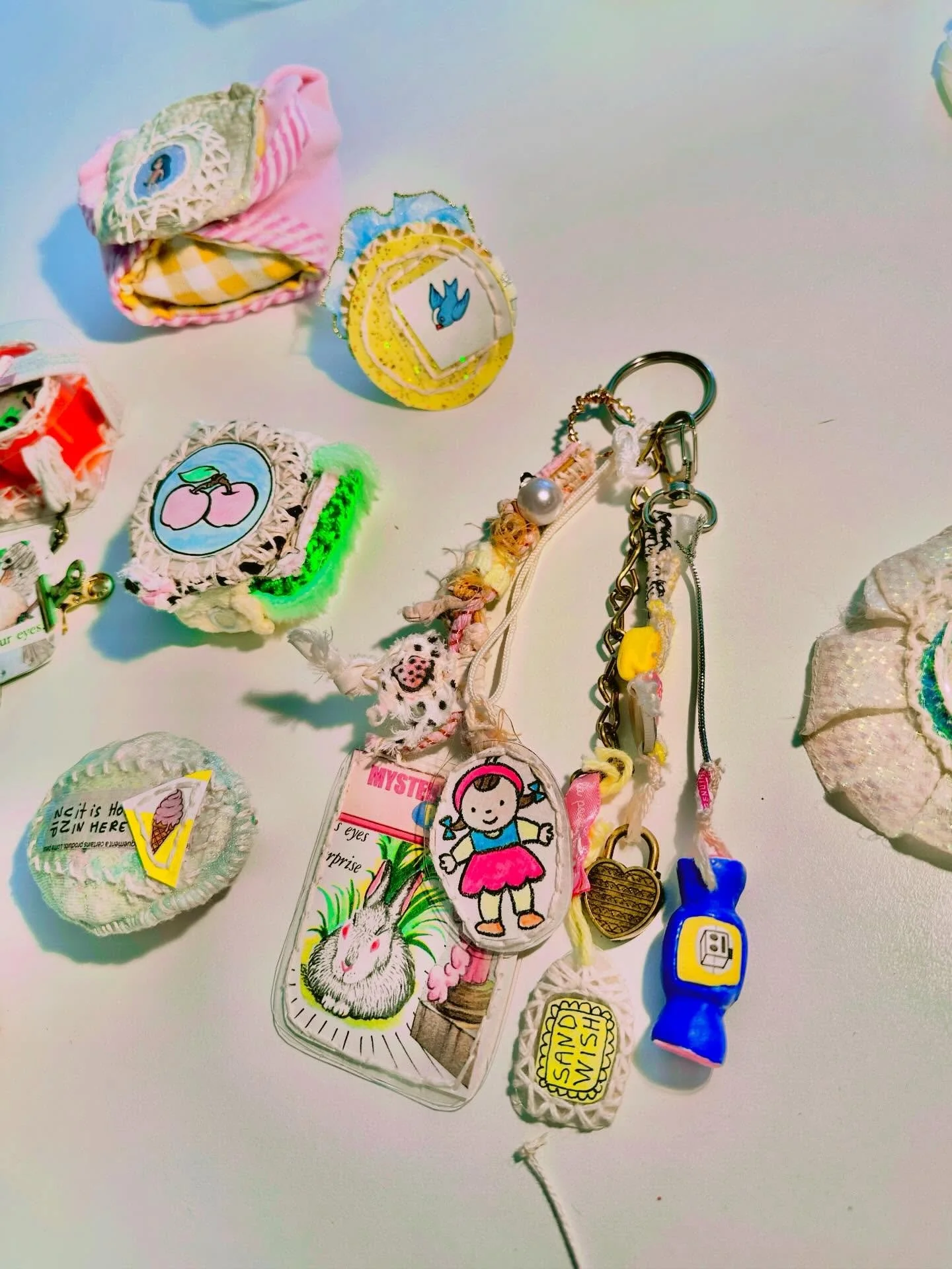 Girly toys? I don&rsquo;t think so.
These are more like badass tools.
Do not follow. Do not like.
Rendez-vous on The Land.
DM for the address or ask around.

#interface #signal #protocol #revelation #hiddenentry