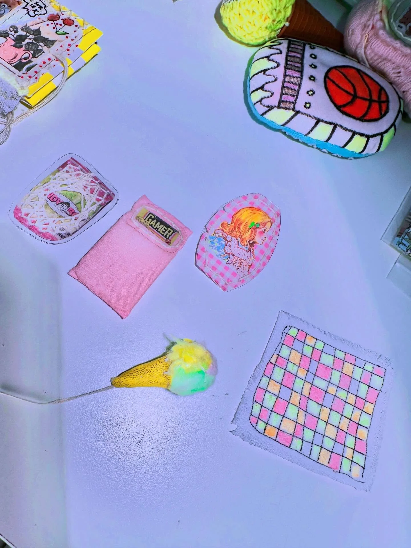 Girly toys? I don&rsquo;t think so.
These are more like badass tools.
Do not follow. Do not like.
Rendez-vous on The Land.
DM for the address or ask around.

#interface #signal #protocol #revelation #hiddenentry