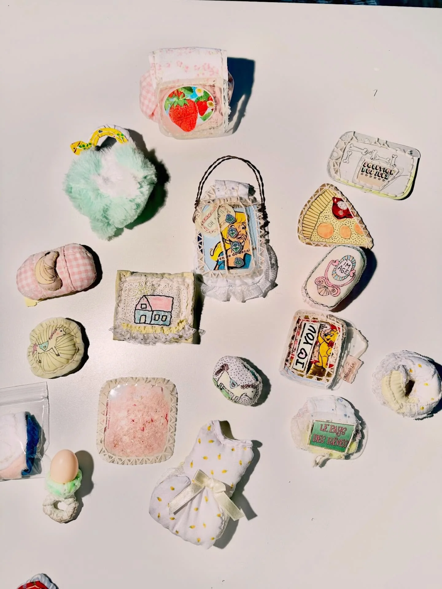 Girly toys? I don&rsquo;t think so.
These are more like badass tools.
Do not follow. Do not like.
Rendez-vous on The Land.
DM for the address or ask around.

#interface #signal #protocol #revelation #hiddenentry