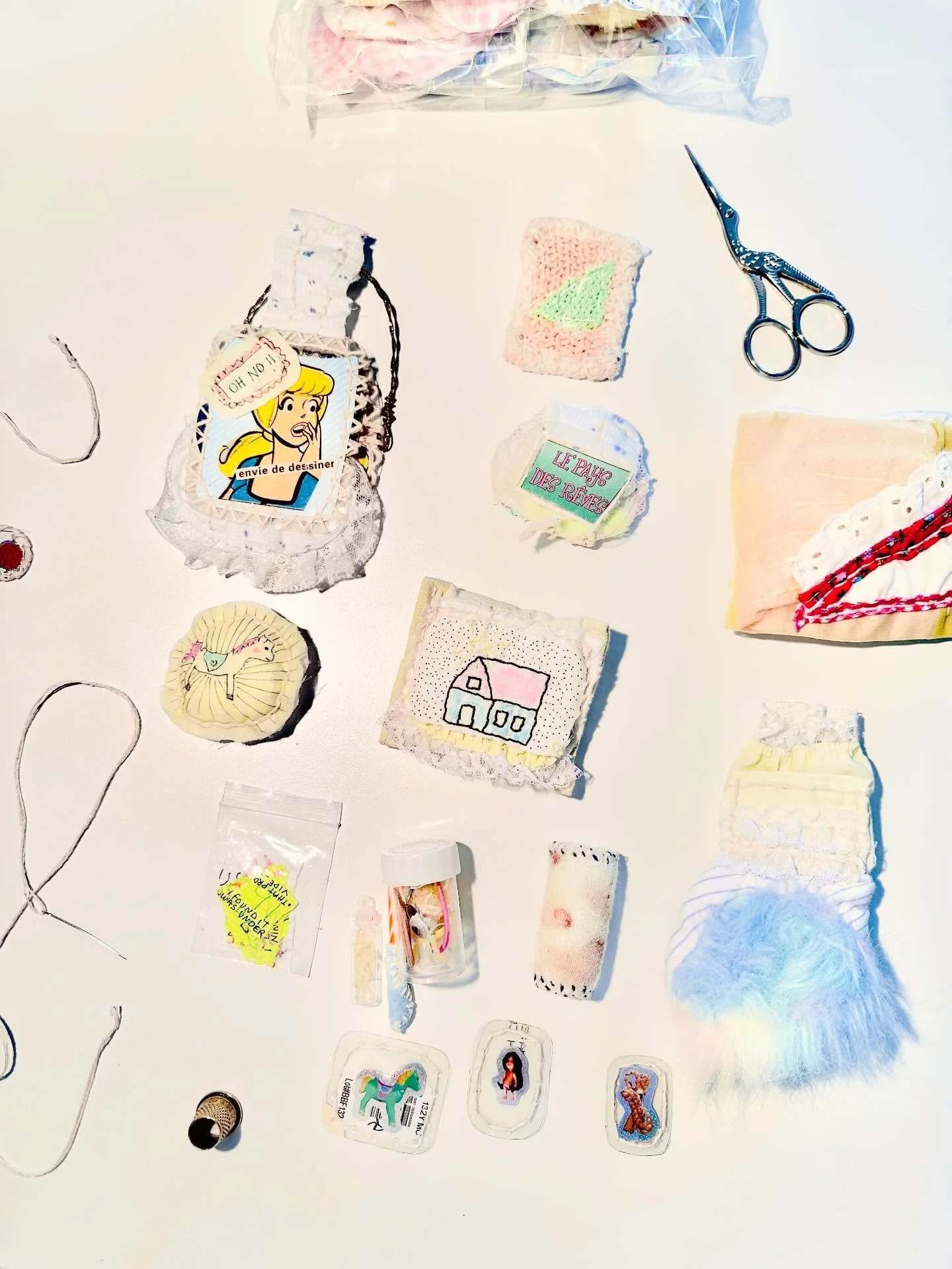 Girly toys? I don&rsquo;t think so.
These are more like badass tools.
Do not follow. Do not like.
Rendez-vous on The Land.
DM for the address or ask around.

#interface #signal #protocol #revelation #hiddenentry