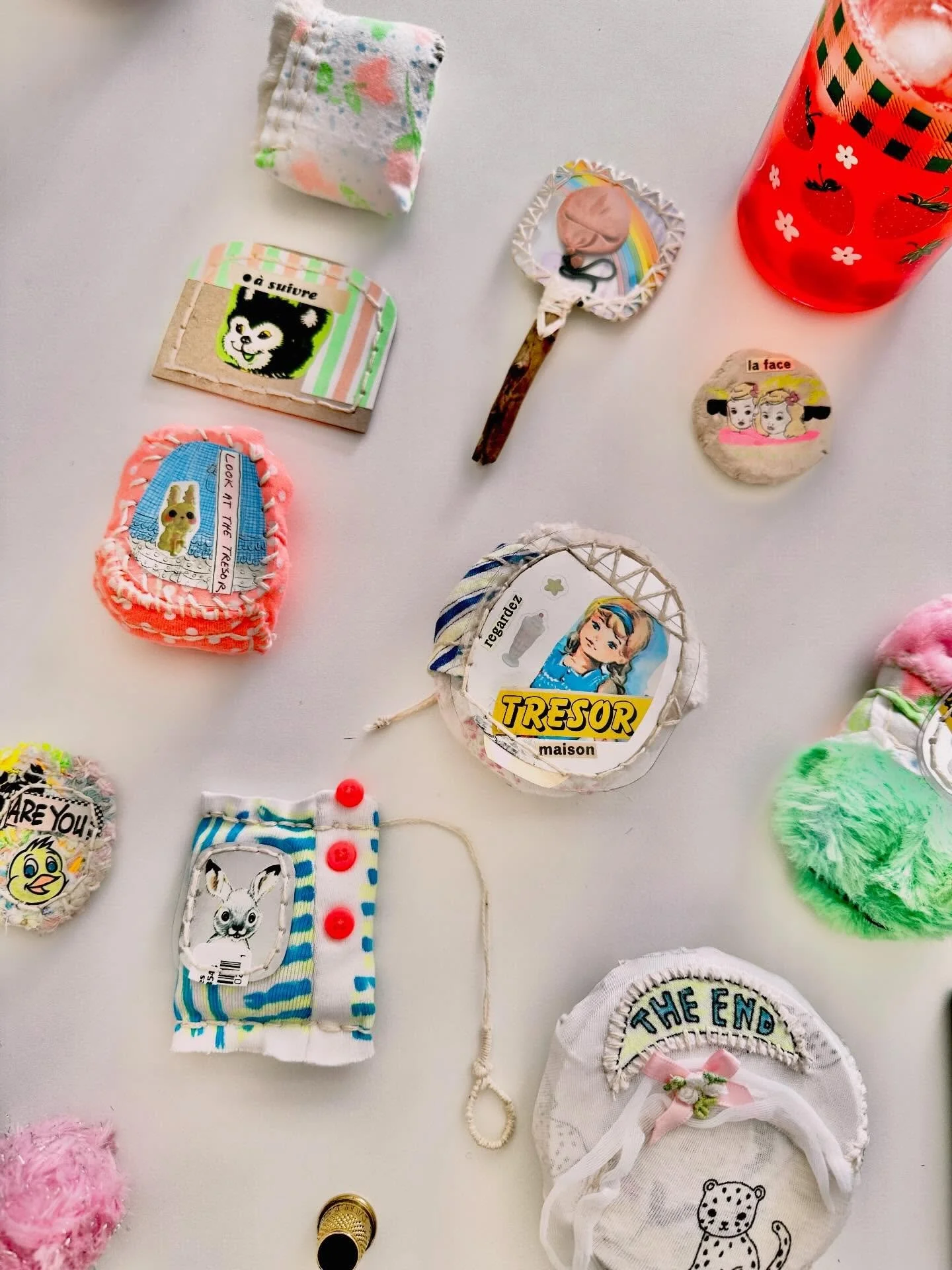 Girly toys? I don&rsquo;t think so.
These are more like badass tools.
Do not follow. Do not like.
Rendez-vous on The Land.
DM for the address or ask around.

#interface #signal #protocol #revelation #hiddenentry