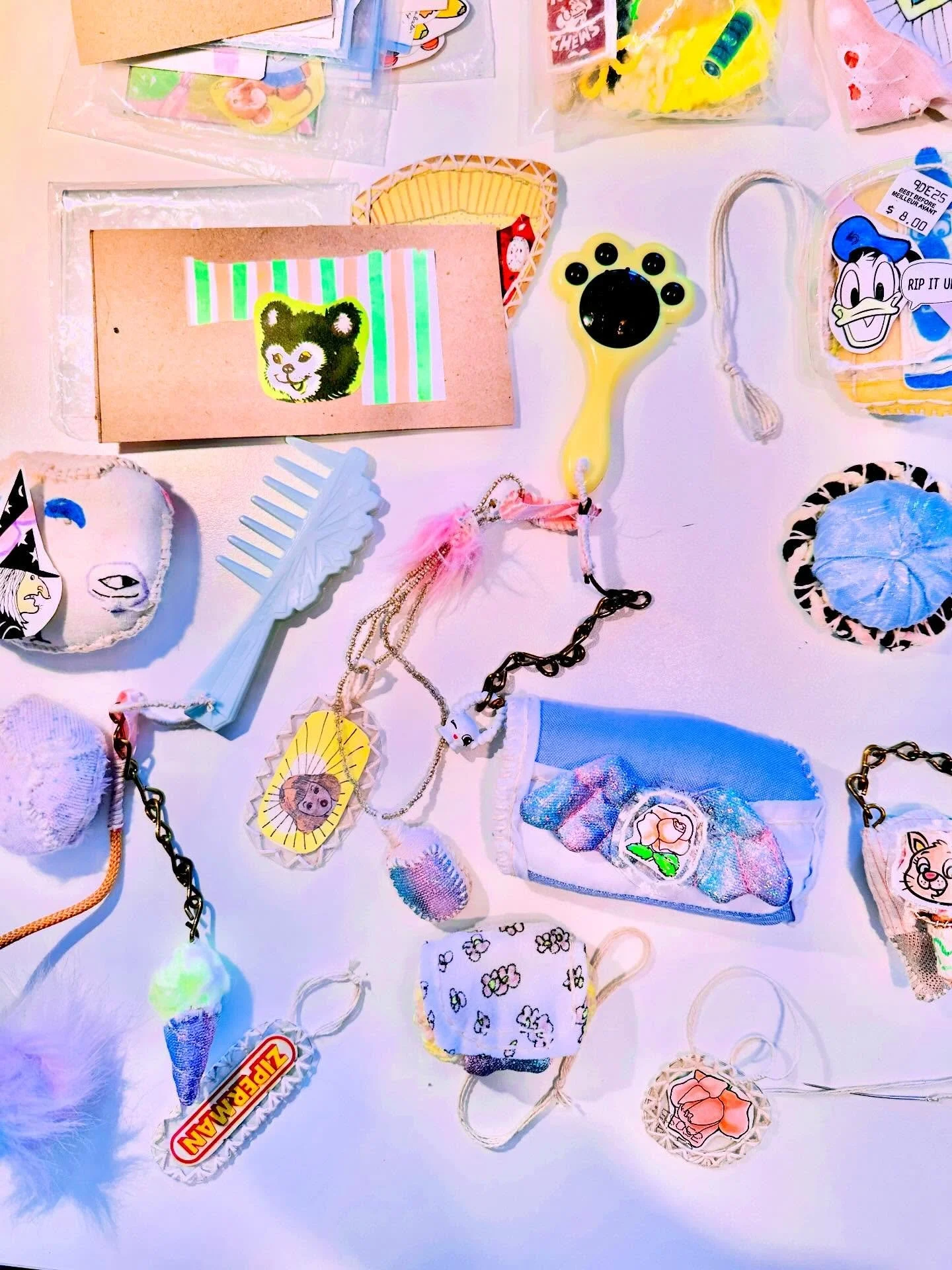 Girly toys? I don&rsquo;t think so.
These are more like badass tools.
Do not follow. Do not like.
Rendez-vous on The Land.
DM for the address or ask around.

#interface #signal #protocol #revelation #hiddenentry