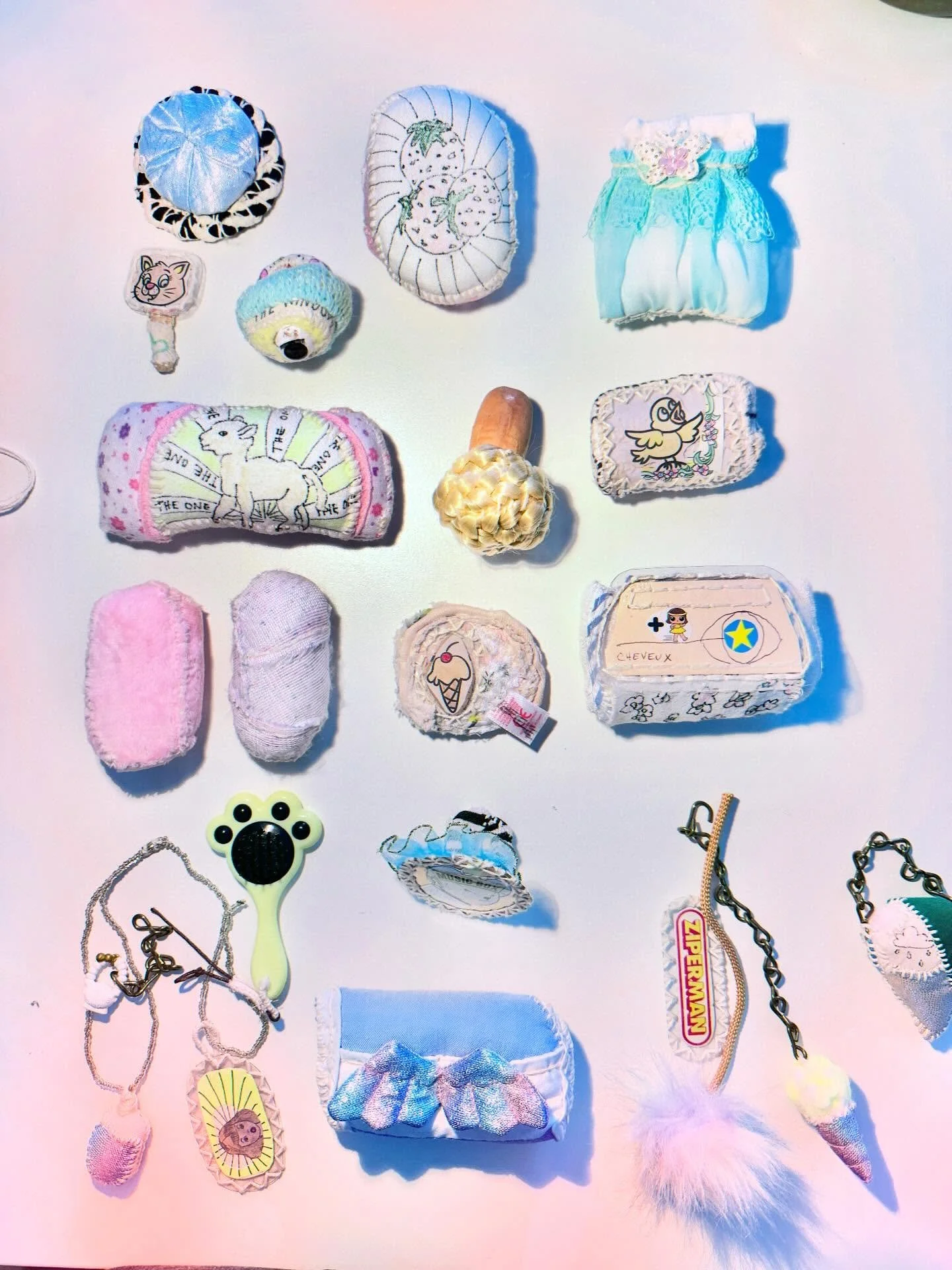 Girly toys? I don&rsquo;t think so.
These are more like badass tools.
Do not follow. Do not like.
Rendez-vous on The Land.
DM for the address or ask around.

#interface #signal #protocol #revelation #hiddenentry