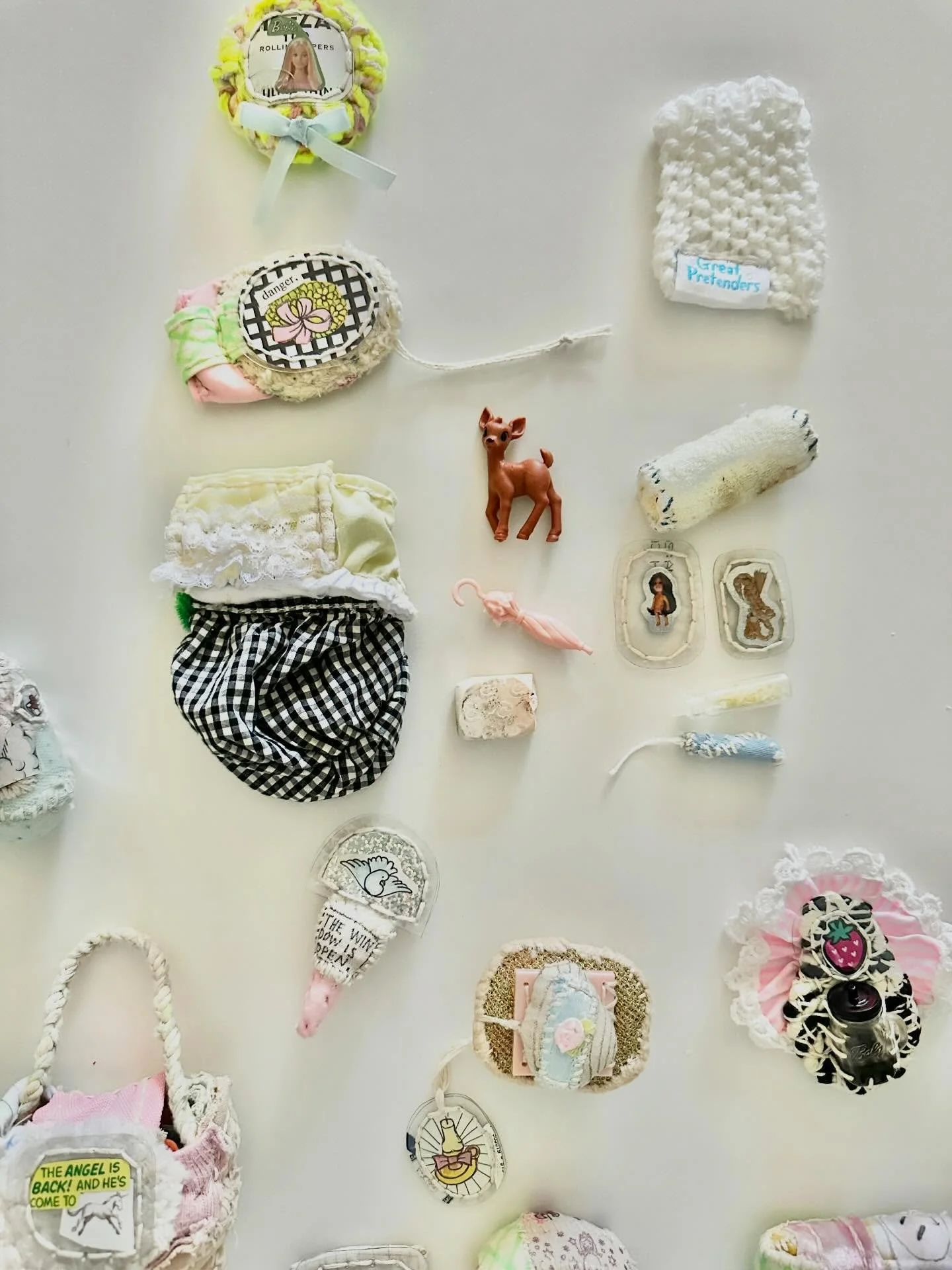 Girly toys? I don&rsquo;t think so.
These are more like badass tools.
Do not follow. Do not like.
Rendez-vous on The Land.
DM for the address or ask around.

#book #signal #protocol #poetry #hiddenentry