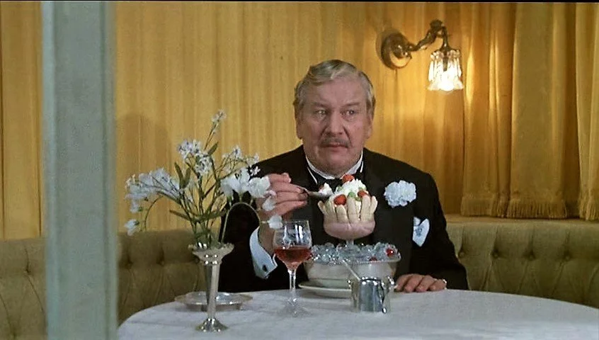 Peter-Ustinov-Evil-Under-Under-the-Sun-1982.jpeg