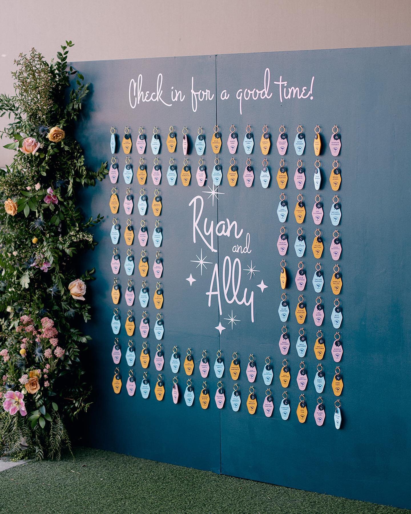 The &ldquo;key&rdquo; to a good time is a fun (and always alphabetized!) seating experience for guests! Loved how this turned out! .
.
.
.
.

Venue @avalonhotels 
Planning and Design @michellegaribayevents
Photography @jennyquicksall 
Custom wall @ba
