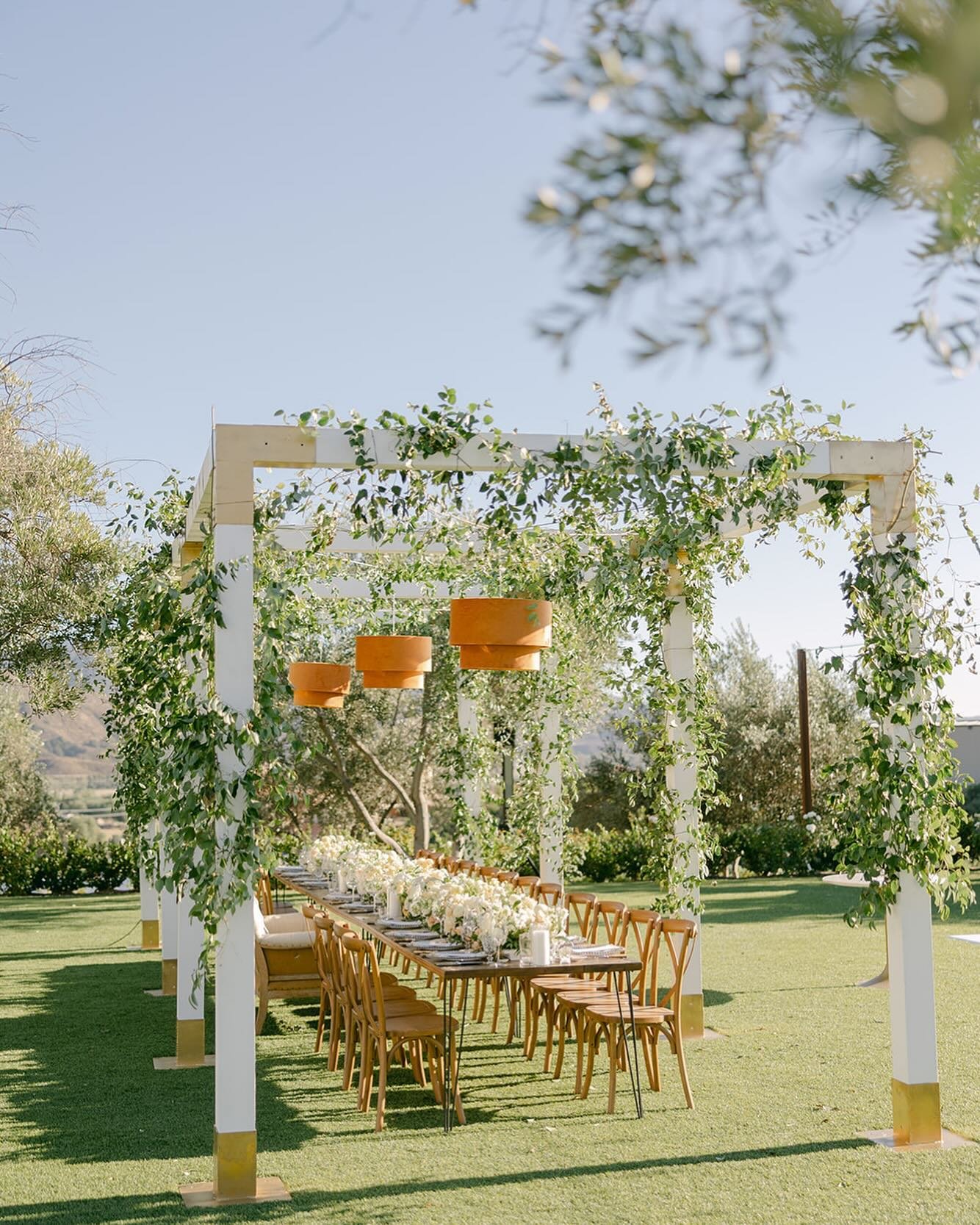 There is something so special about intimate dinners in pretty settings - connection and conversation - I love getting to watch it all unfold behind the scenes. 
.
.
.
.
.

Planning and Design: @michellegaribayevents 
Venue: @altisimawinery 
Floral D