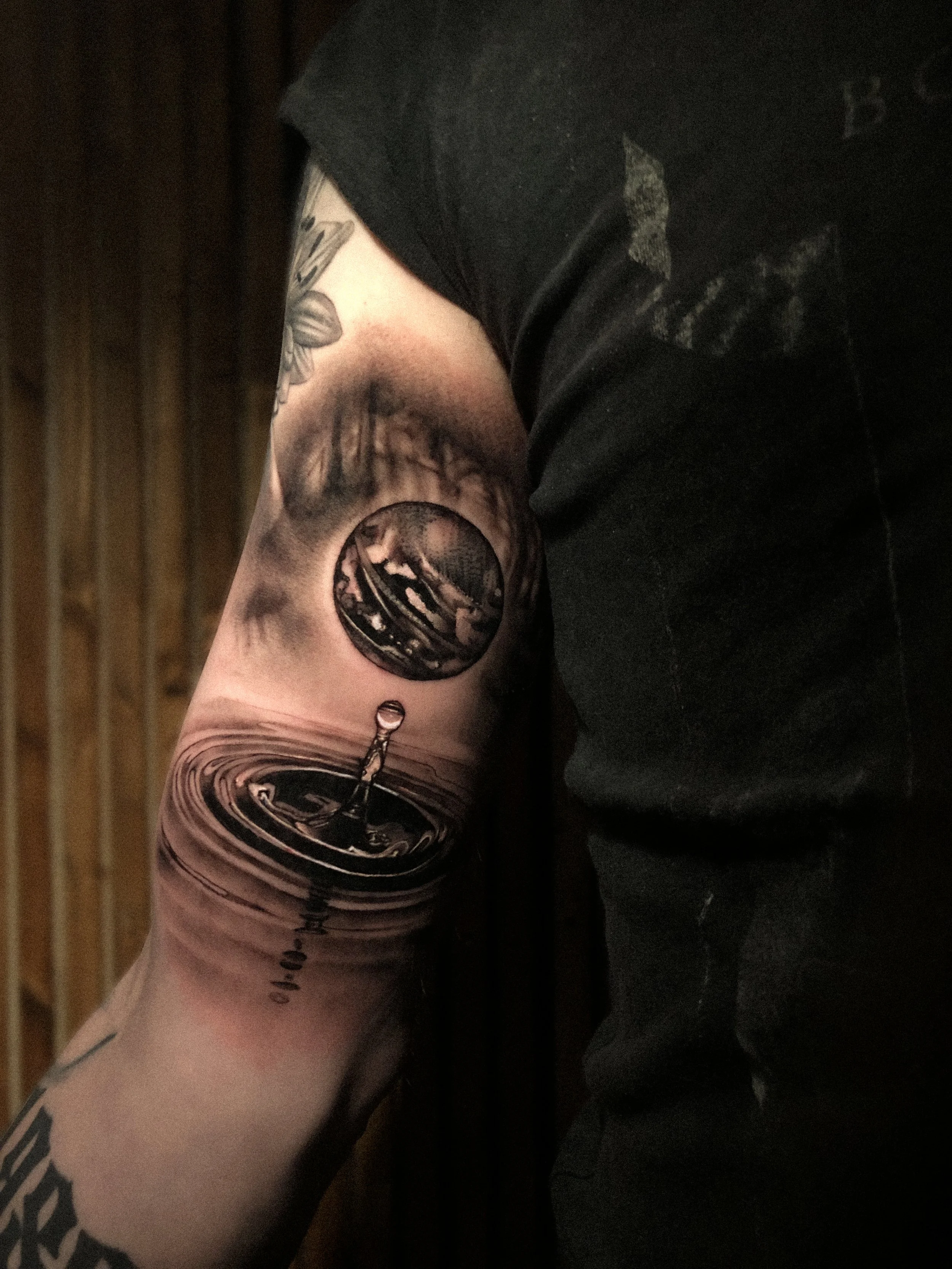 vatten och natur tatuering i realistisk stil