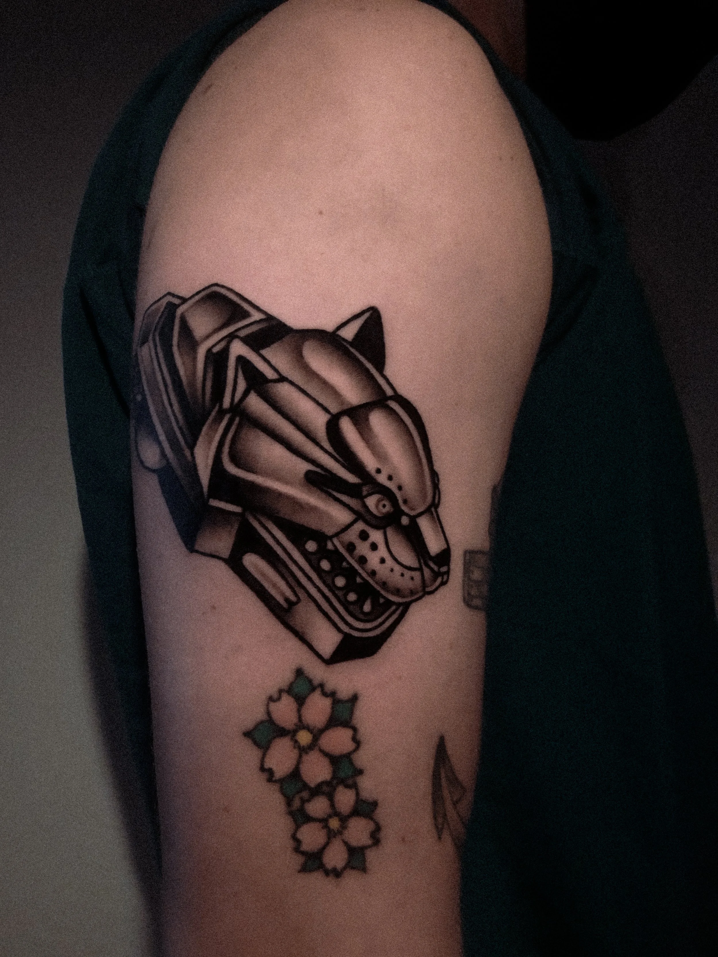 Panter huvud tatuering i old school traditionell stil