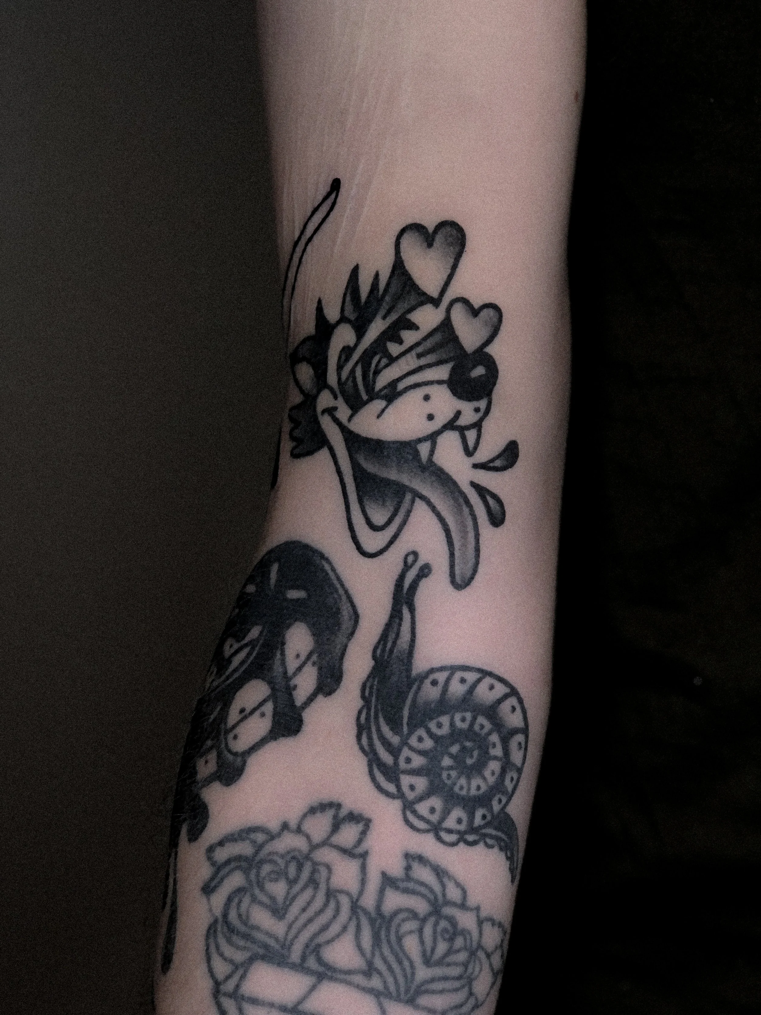 varg tatuering i traditionell old school stil