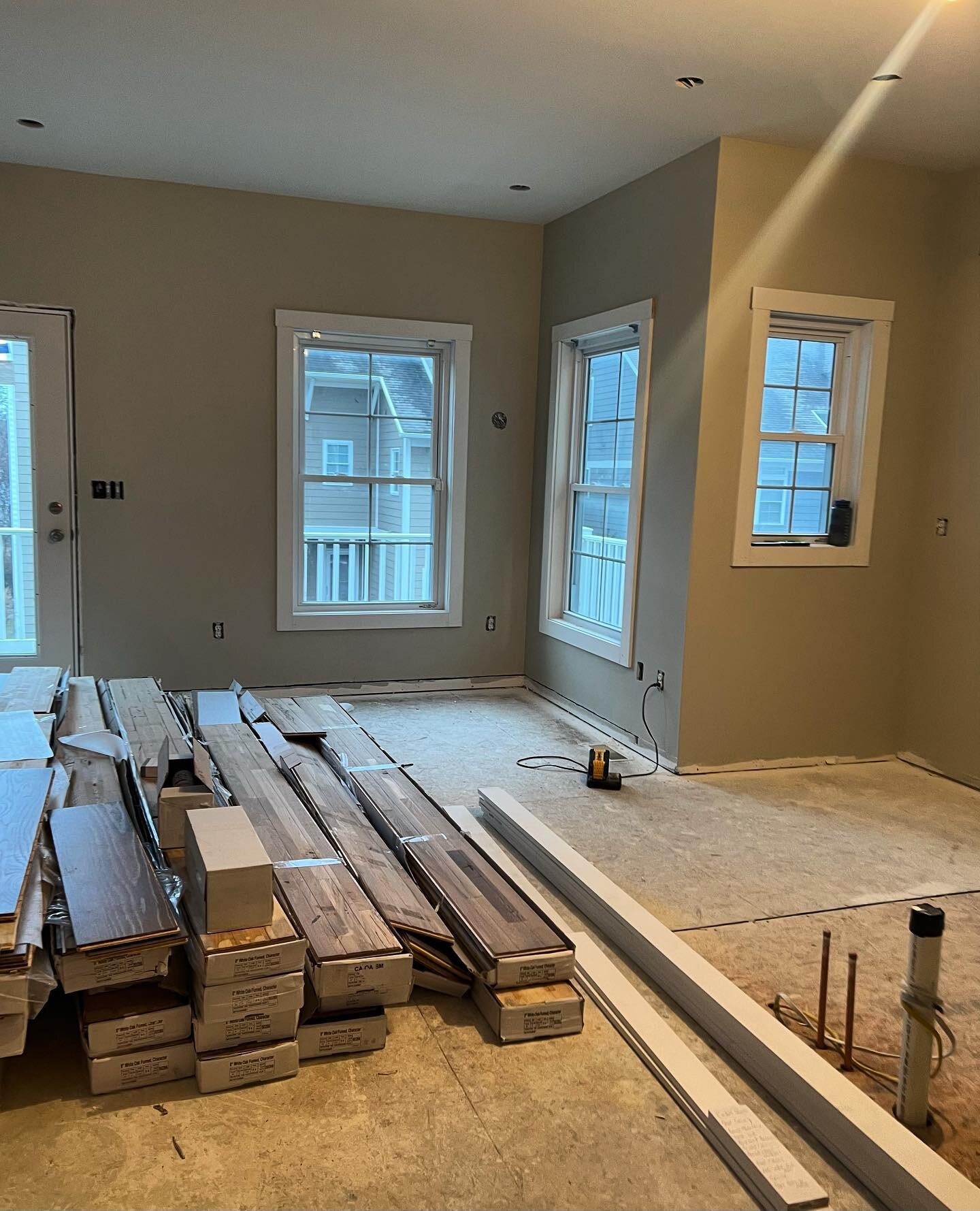 Our Mid Town condo remodel is coming right along. Flooring is getting ready to be laid and painting is wrapping up. It won&rsquo;t be long and we&rsquo;ll be installing this one! 

#remodel #flooringinstallation #tileinstallation #midtowncondo #trave
