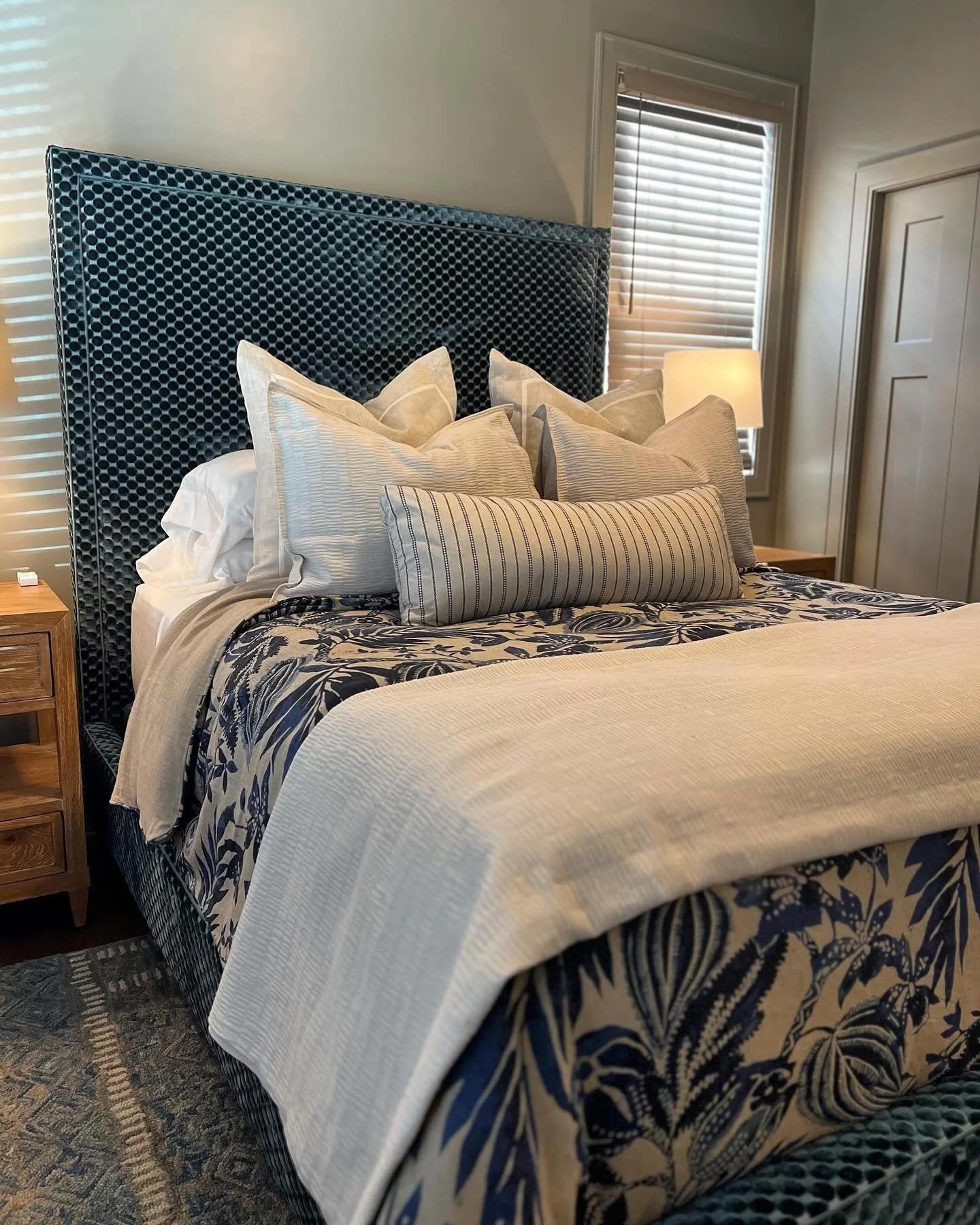 Some guest rooms need to be simple but pack a punch

#oldmissionremodel #oldmissionpeninsula #nestindesign #nestofgrandtraverse #remodel #customfurniture #traversecity #traversecityinteriordesigner #interiordesigner #michiganinteriordesigner #guestbe