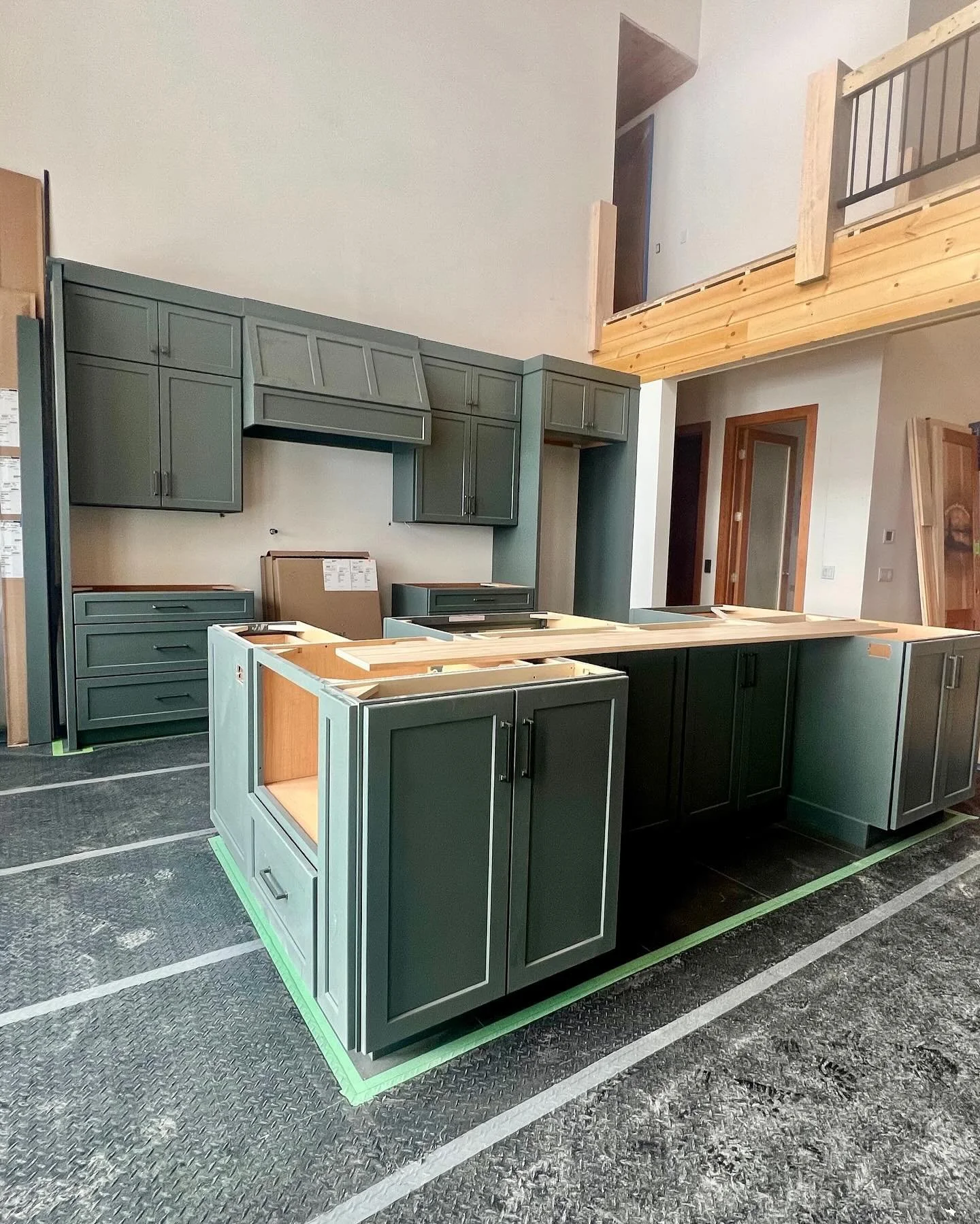 Torch Lake progress! 

#remodel #torchlake #nestindesign #nestofgrandtraverse #interiordesigner #michiganinteriordesigner #traversecity #traversecitymichigan #newkitchen #newlivingroom