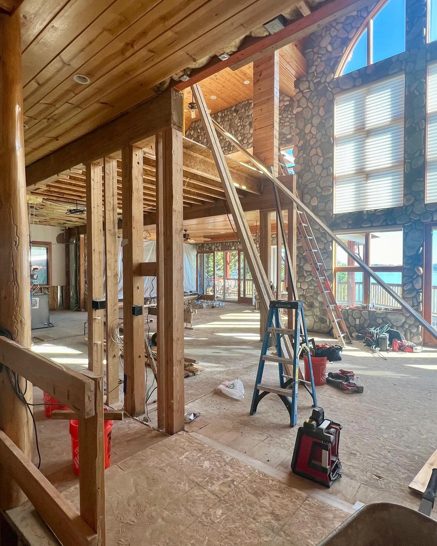 Torch Lake remodel is underway and we&rsquo;re excited to share the progression with you! 

#remodel #interiordesign #nestindesign #nestofgrandtraverse #traversecityinteriordesigner #michiganinteriordesigner #newflooring #newkitchen #newbathroom #new