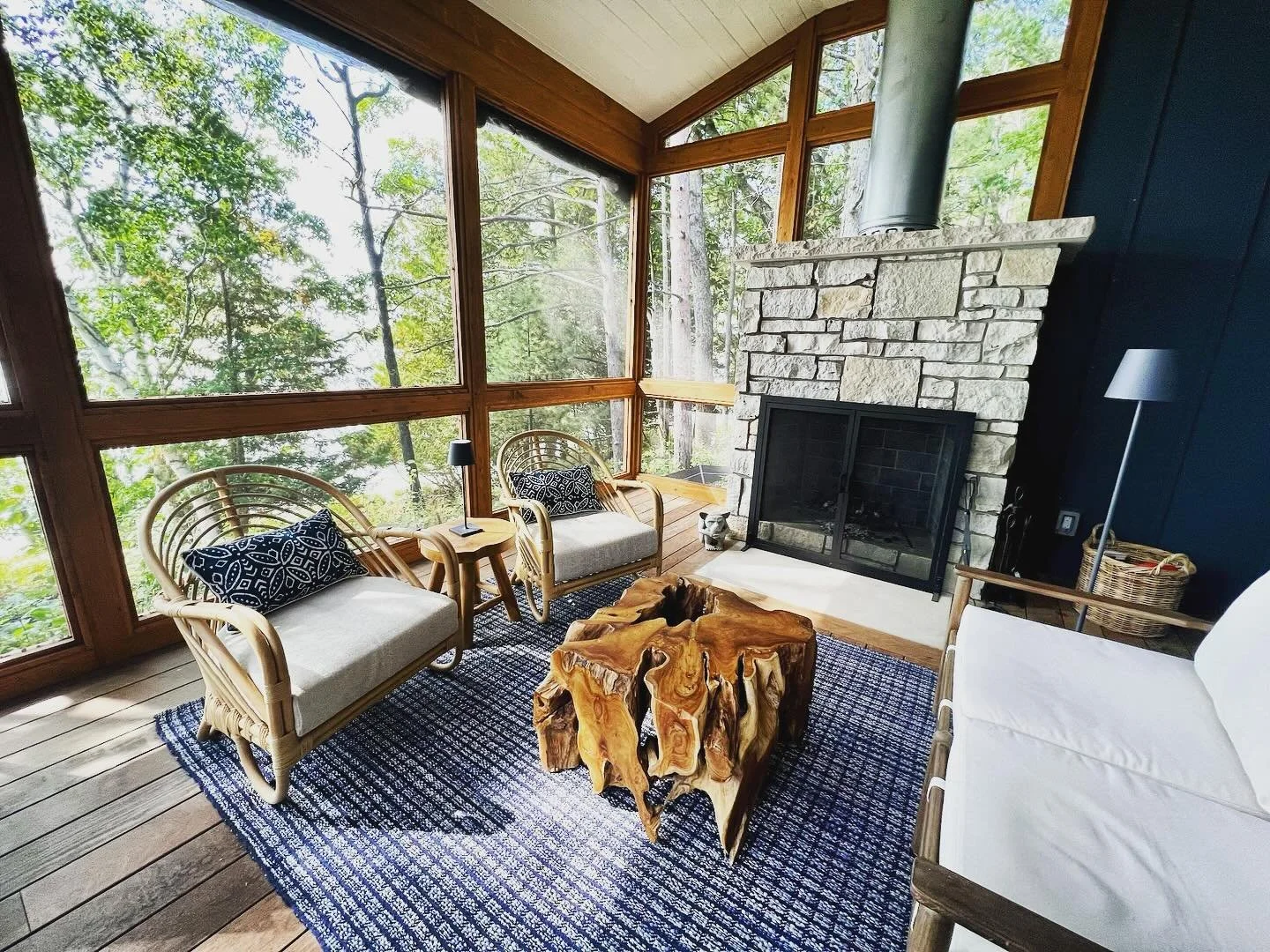 Warm weather means more mornings and evenings spent on the porch! 
We love when we can open a space to enjoy the outdoors, but also have comforts, like a fireplace. 

#warmerweather #cozyfireplace #outdoors #interiordesigner #lakehouse #greenlakeproj