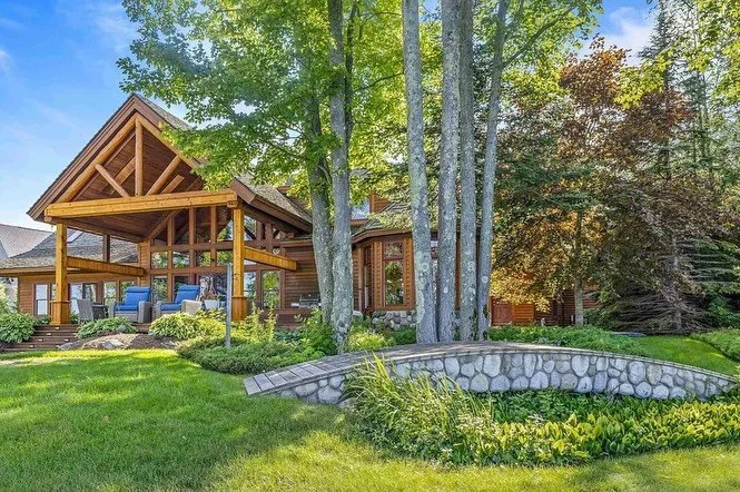 It&rsquo;s an &ldquo;up north&rdquo; kind of cozy

#lakecottageremodel #remodel #upnorthcottage #lakeleelanau #interiordesign #nestindesign #nestofgt #nomiinteriordesigner #miinteriordesigner #traversecityinteriordesigner #upnorth