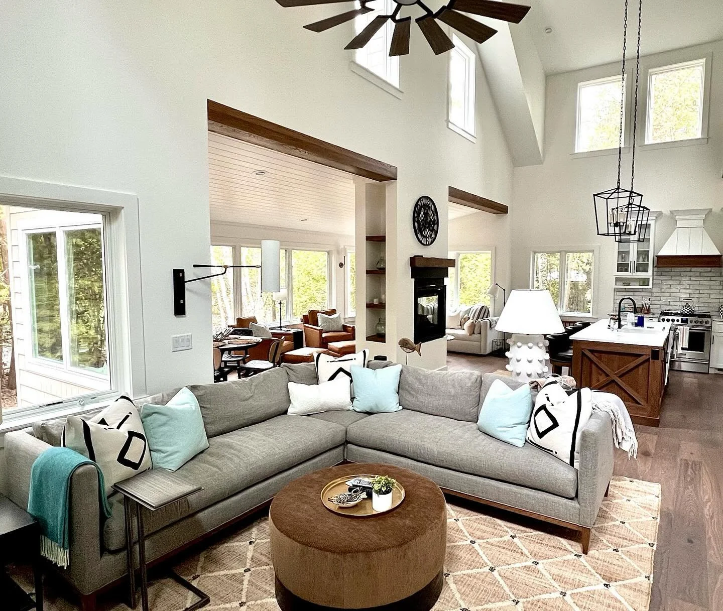 Proof that neutrals don&rsquo;t have to play it safe. 

#interiordesign #nestindesign #neutralpalatte #northernmichiganinteriordesigner #newbuild