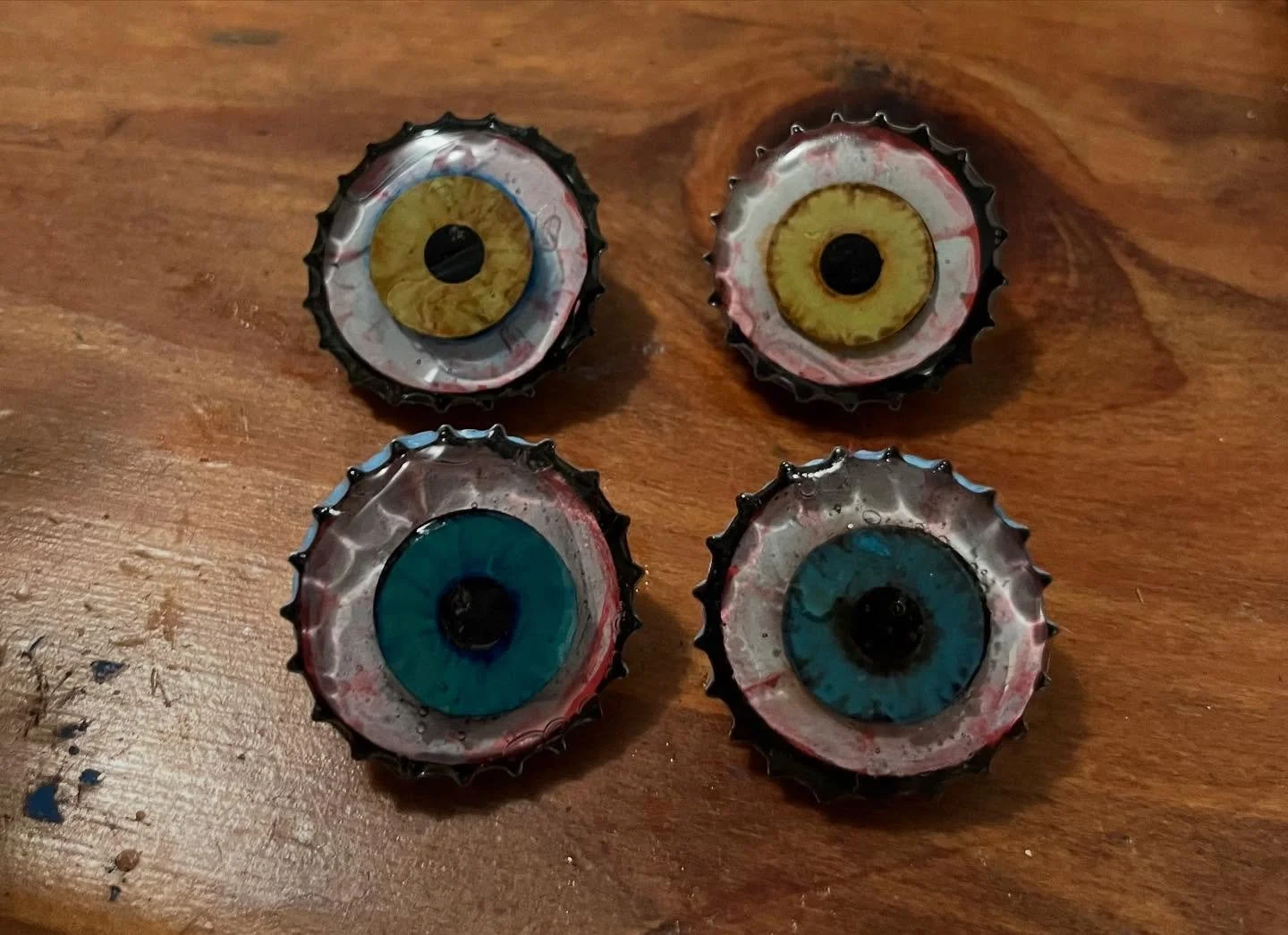 Resin eyeball pins in bottle caps