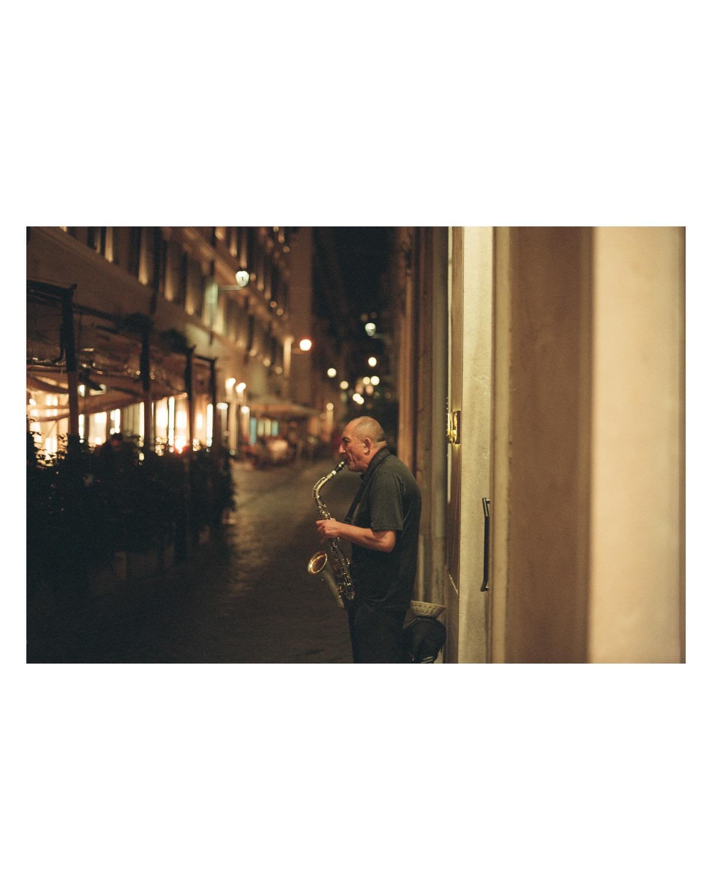 10. 🚶&zwj;♂️ 
&bull;
Developed &amp; scanned @ajasfilmlab 
&bull;
&bull;
&bull;
&bull;
&bull;
&bull;
#kodak #kodakprofessional #portra #kodakportra #portra400 #portra800 #kodakektar100 #ektar100 #kodaktmax400 #filmisnotdead #canonae1 #canonfilm #ita