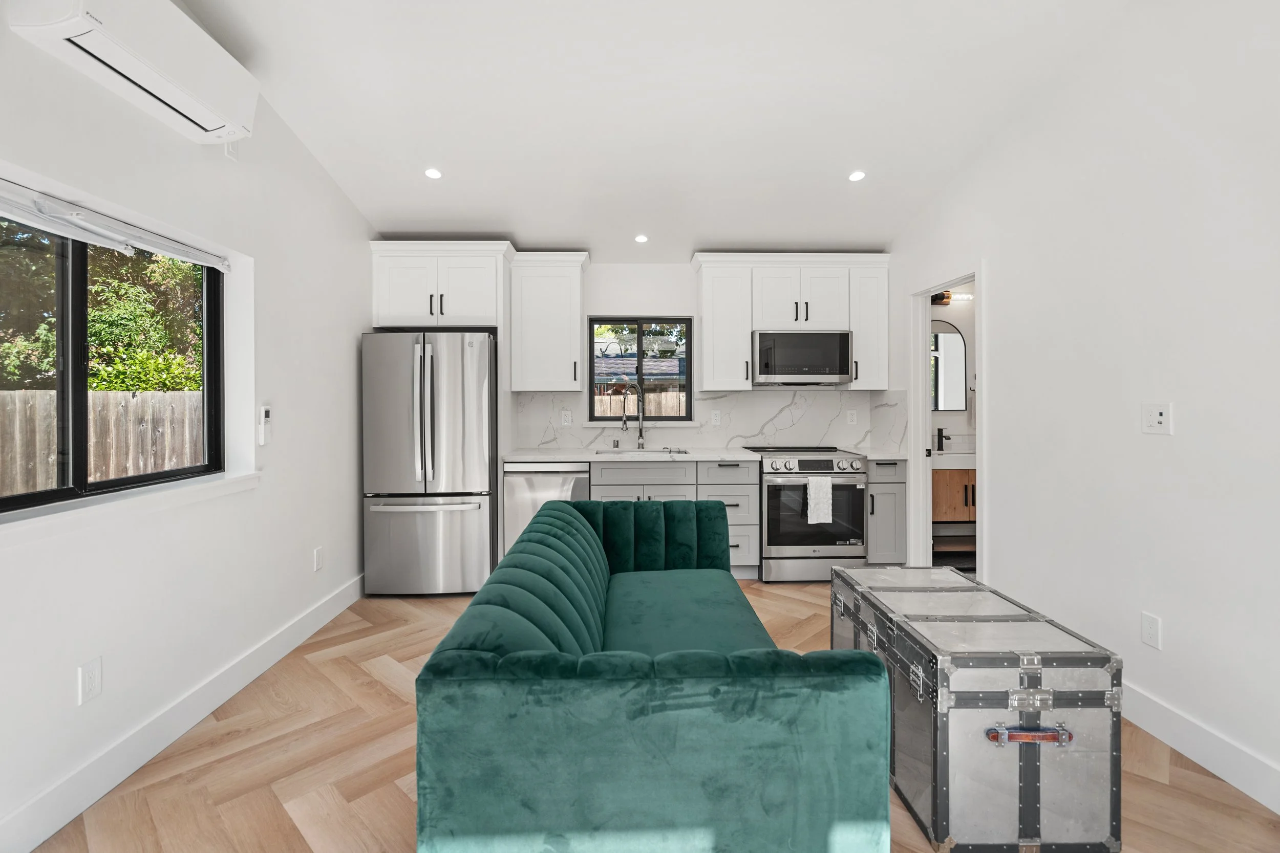 321 E St 23.jpg