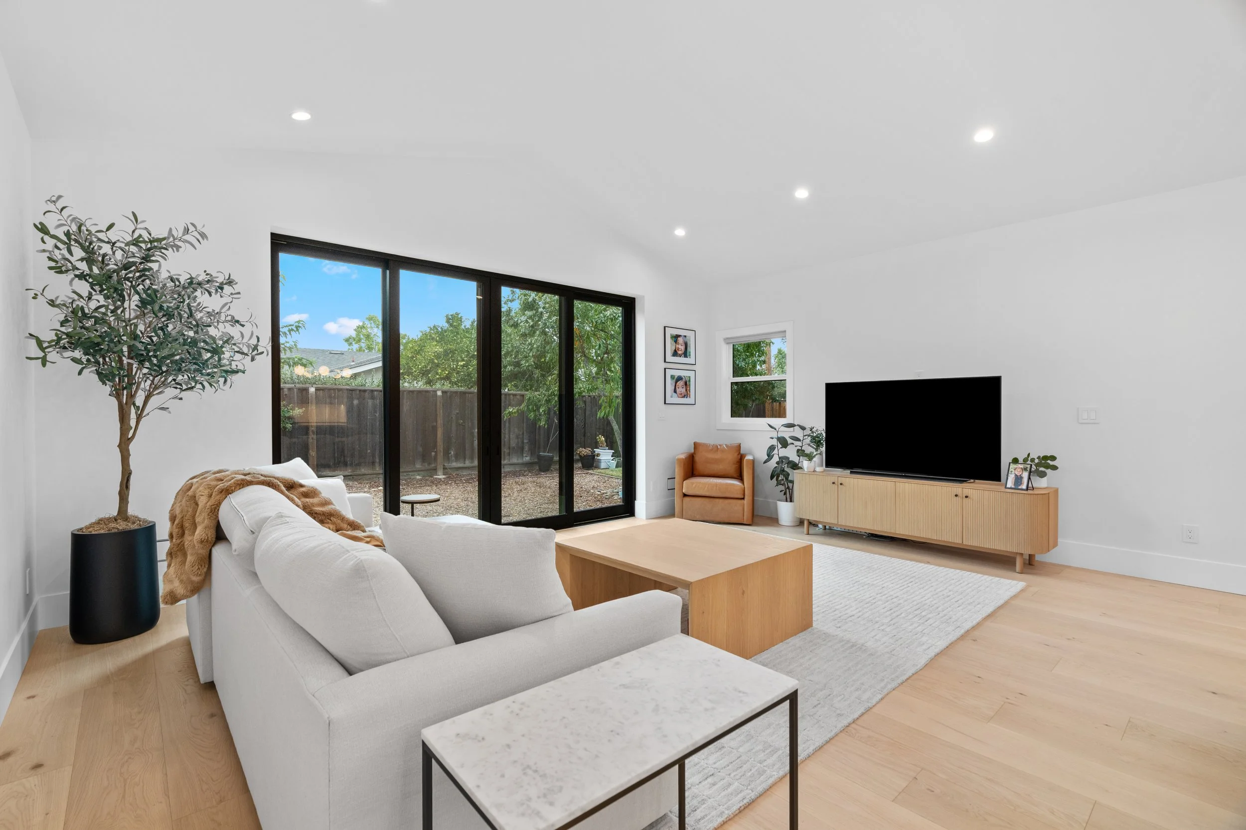 943 Larkspur Ave-Photo-1.jpg