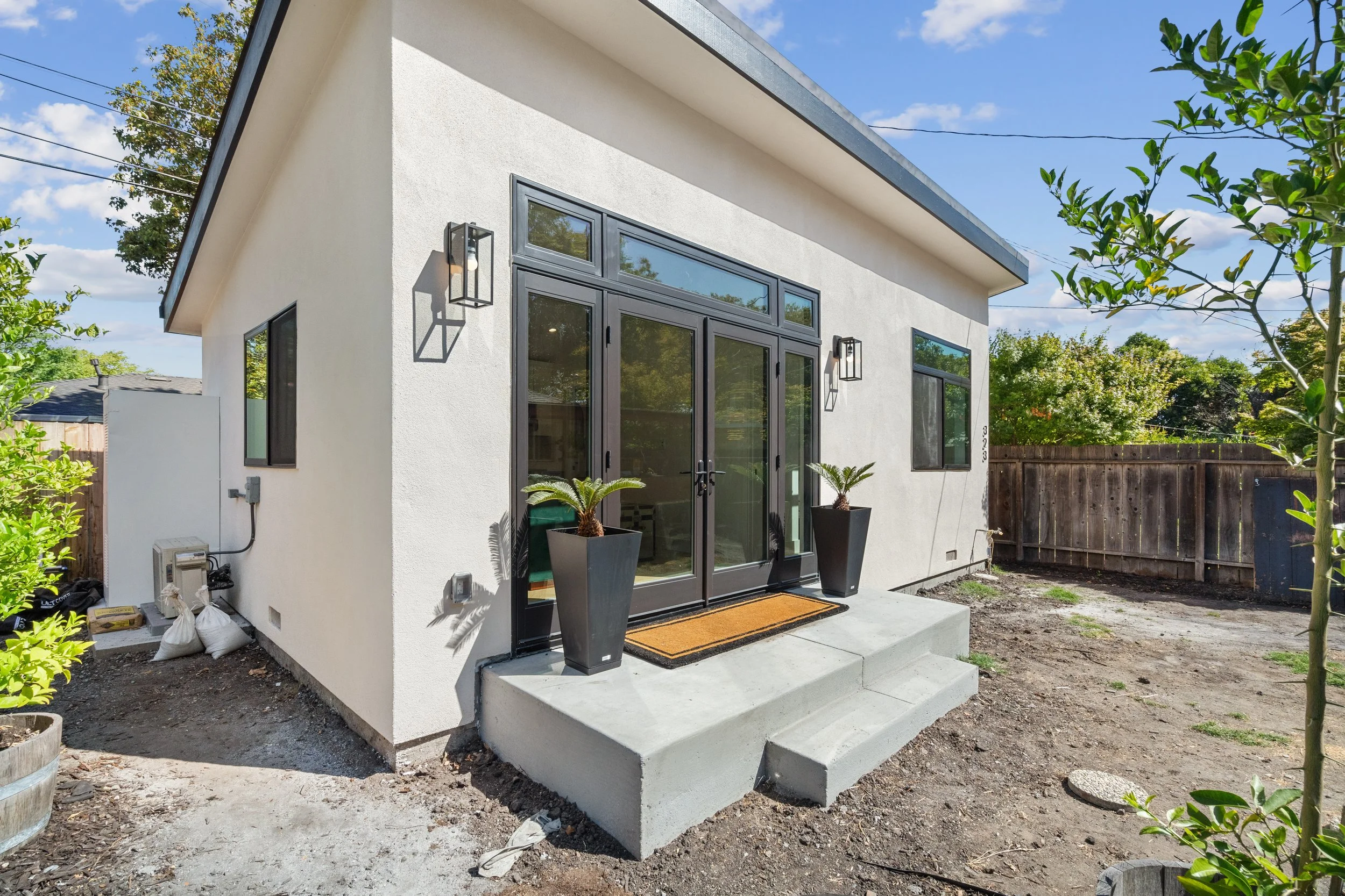 321 E St 4.jpg