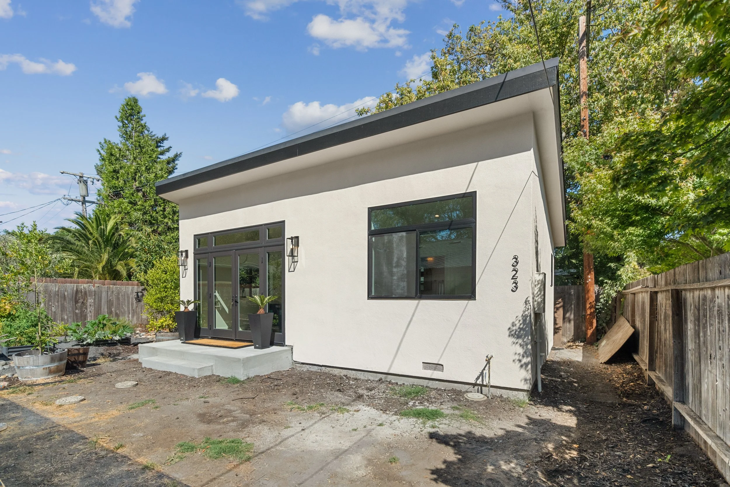 321 E St 1.jpg
