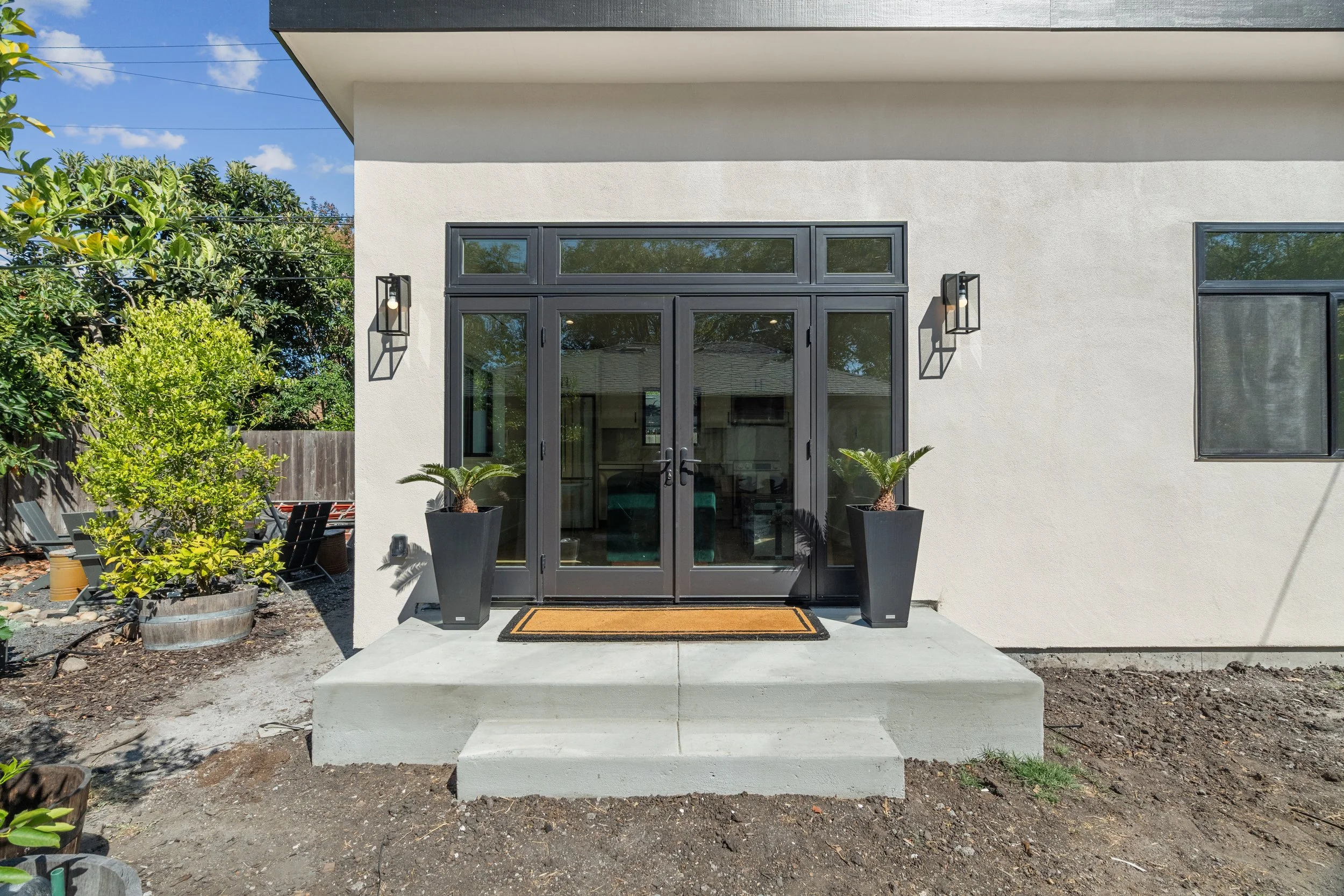 321 E St 2.jpg