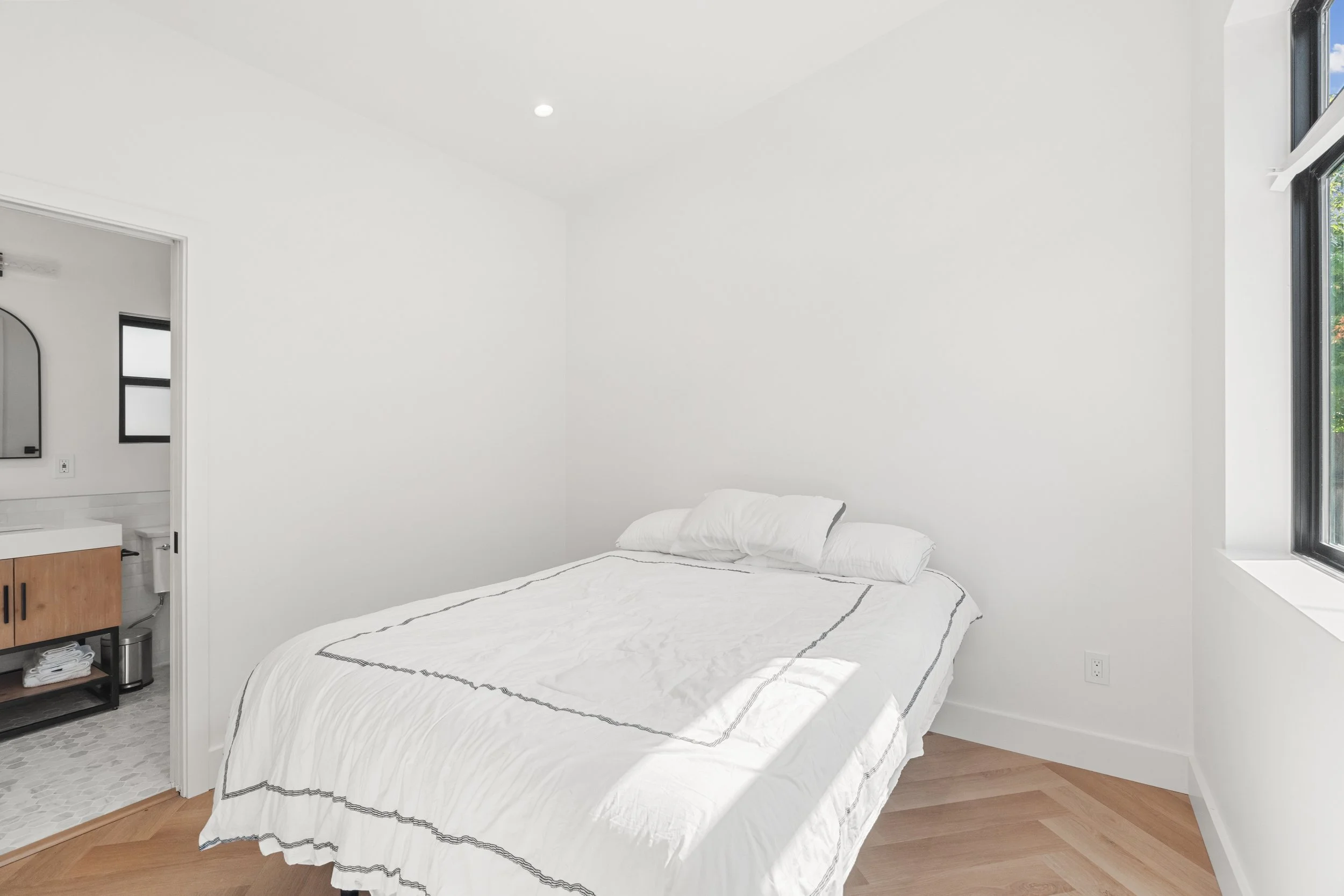 321 E St 11.jpg
