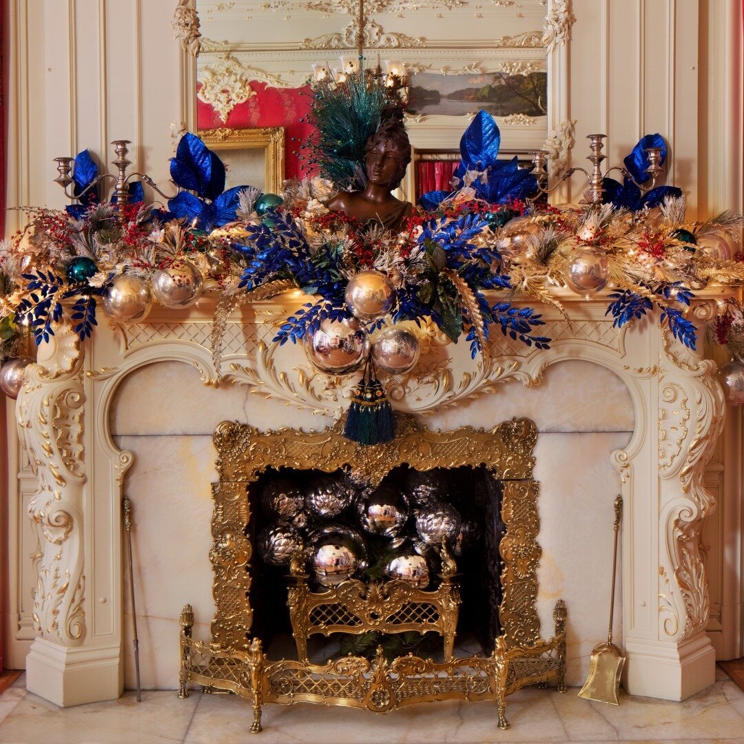 Here is a look back at Pedro's design of Mrs. Pabst's parlor from the past.  Each space is so unique, it's a treat to see all of the exquisite detail in the interiors as well as the decor.

#pabstmansion #pedrolimainteriors #luxuryhomes #holidaydecor