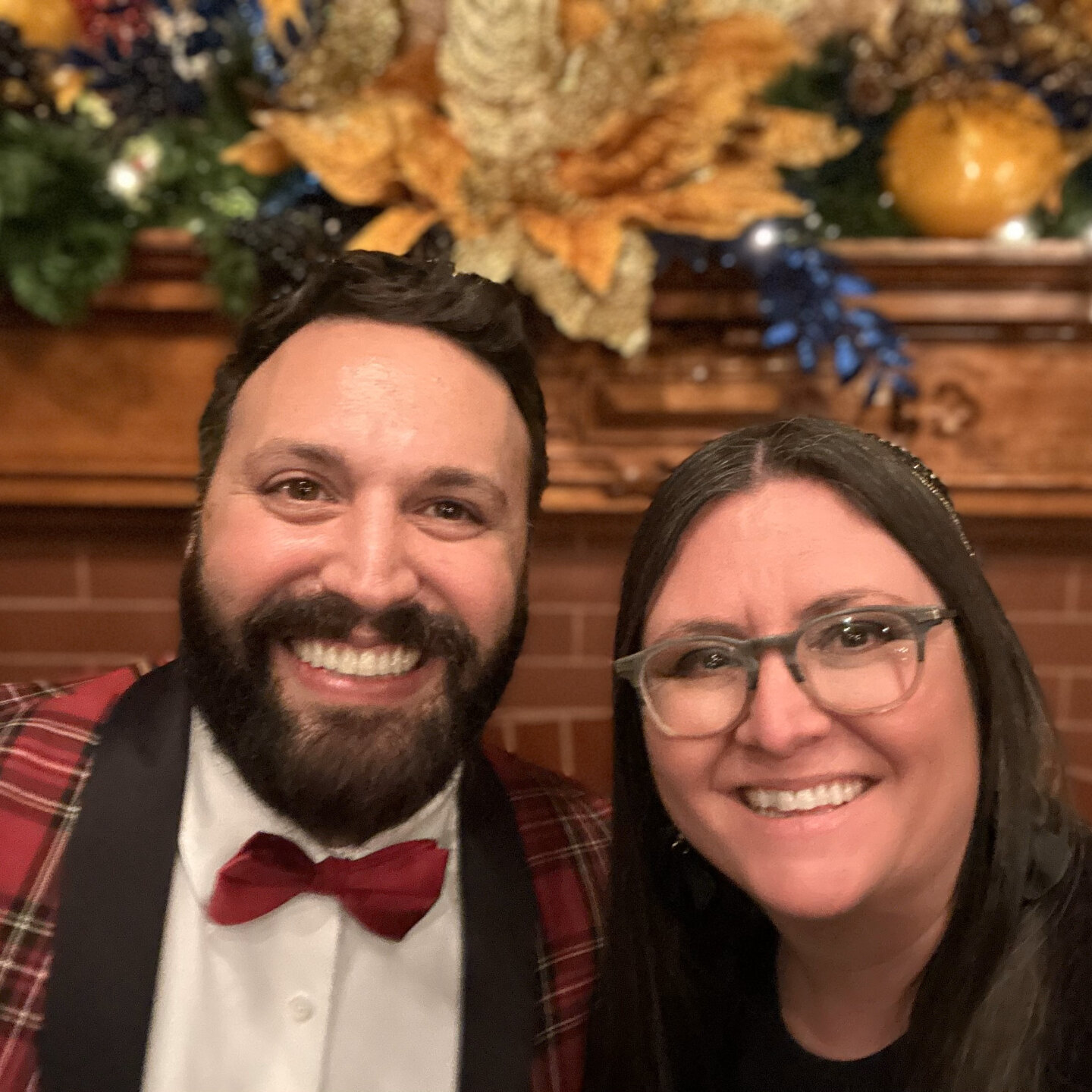 We loved getting dressed up to go to the decorator's evening at the Pabst Mansion a few weeks ago.  The detail that everyone puts into their designs is a feast for your eyes. 

Enjoy a few of the happy moments we had walking through the mansion!

#lu
