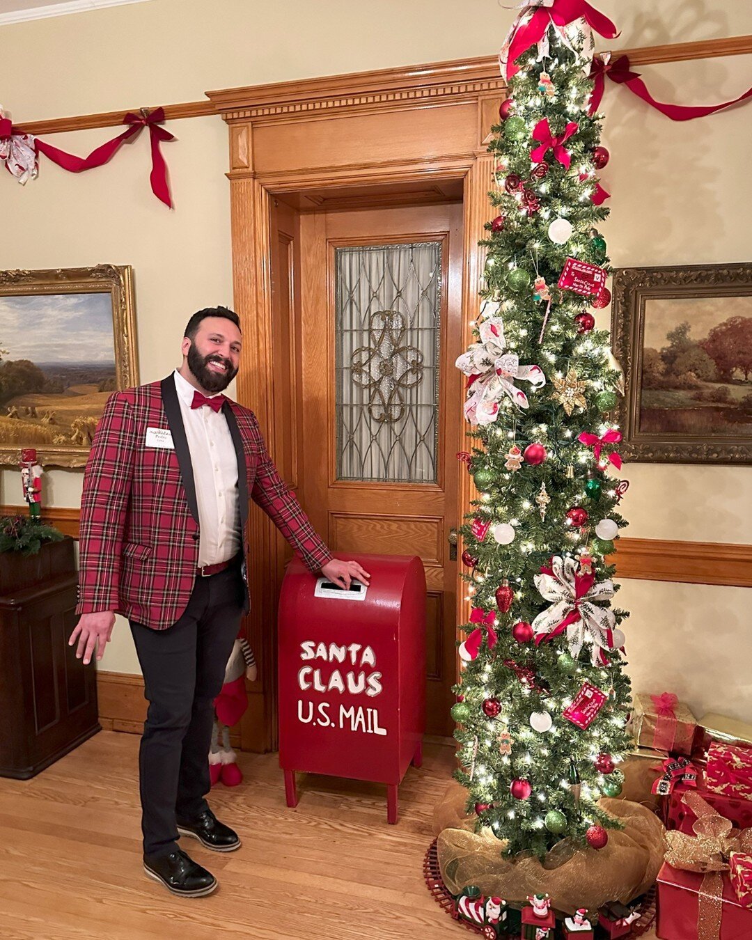 Have you mailed out your letters to Santa yet?  Pedro has and we have a pretty good feeling he is on the Nice List!

Wishing you all a safe and joyous holiday season.

#pedrolimainteriors #mkeinteriordesigners #lakecountrydesign #luxuryhomes #dreamho