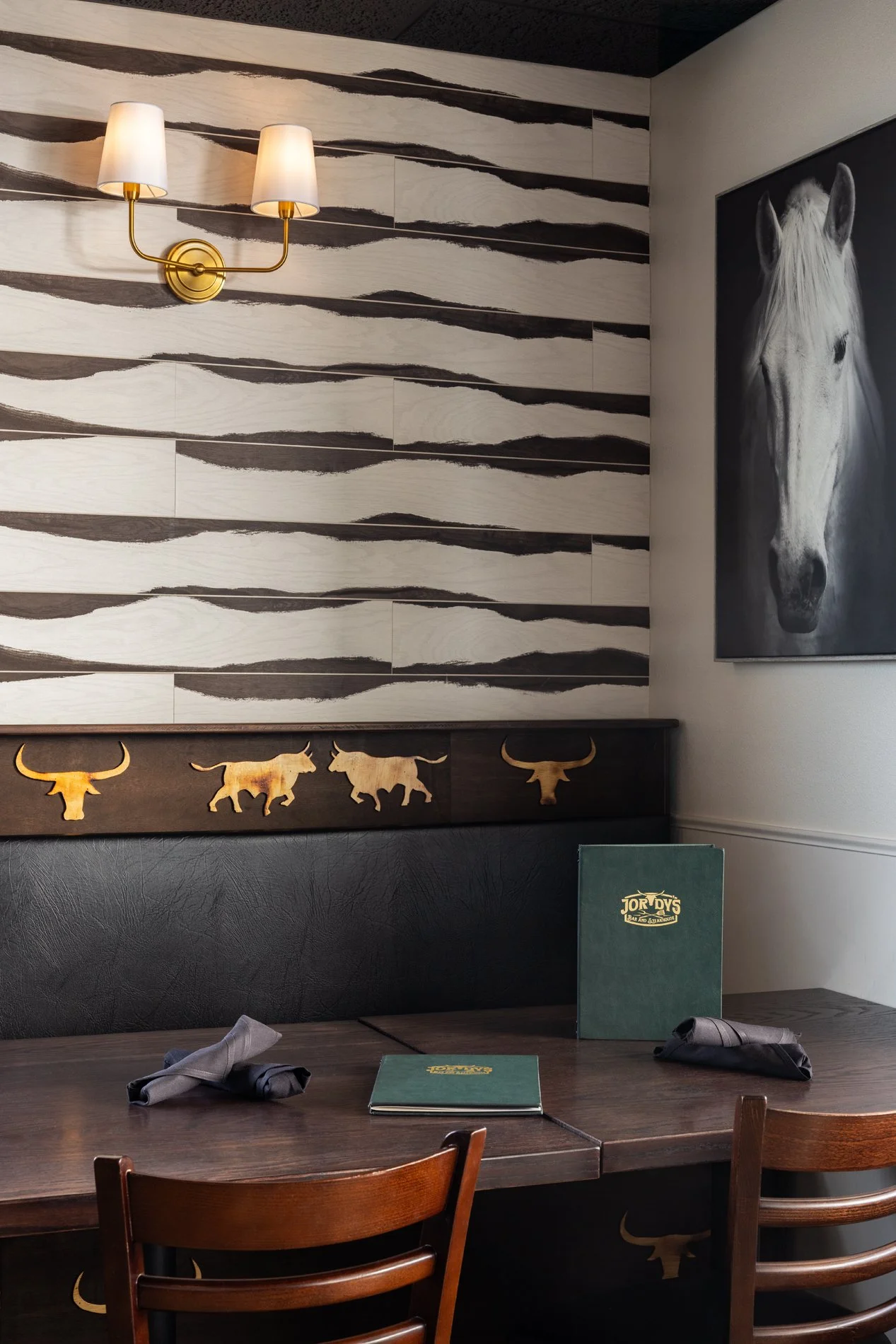 Jordy_s_Steakhouse_Pedro_Lima_Interiors_Ryan_Hainey_Photography_004_web.jpg