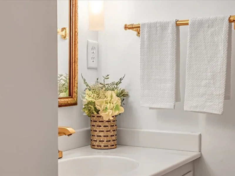 21-1st Powder Room.jpg