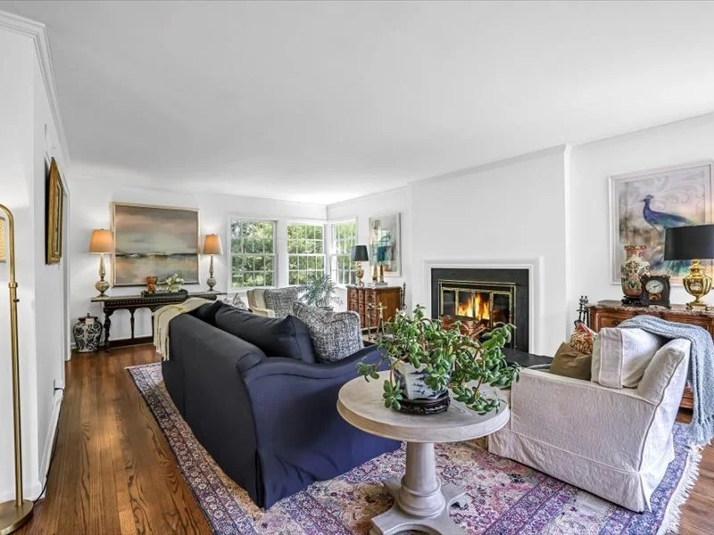 36-Living Room.jpg