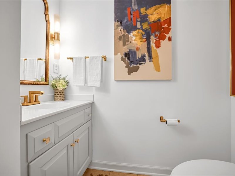 22-1st Powder Room.jpg