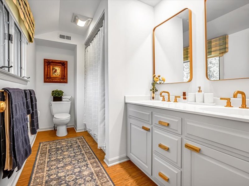 15-Primary Ensuite Bathroom.jpg