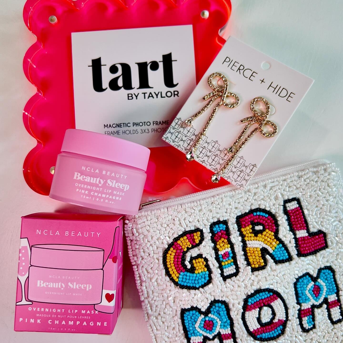 🪩ART WALK DAY!!!🪩
Still looking for a Mother&rsquo;s day gift? We&rsquo;ve got you covered!! Come stop by the gallery until 9 pm tonight during Norman Art Walk to shop our unique gifts and new art!🩷🛍️✨
&bull;
&bull;
&bull;
#mothersday #mothersday