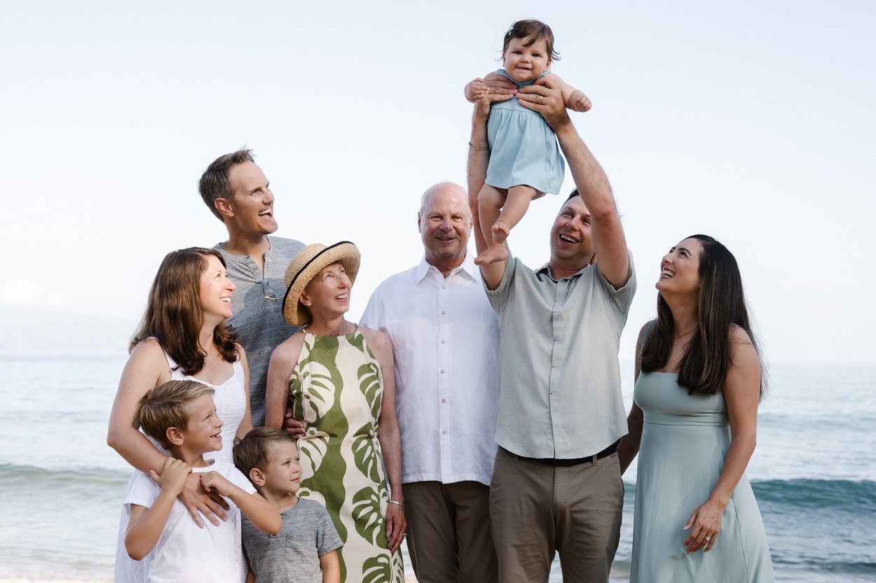 Big family photoshoot at Fleming beach, Maui