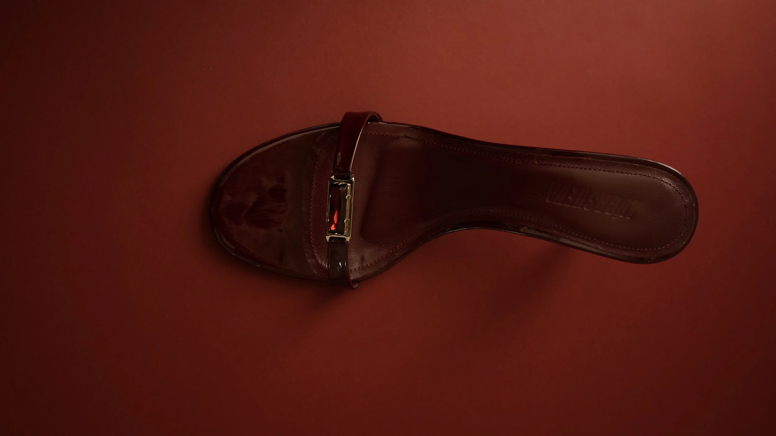 AMELIE SANDALS IN OXBLOOD PATENT