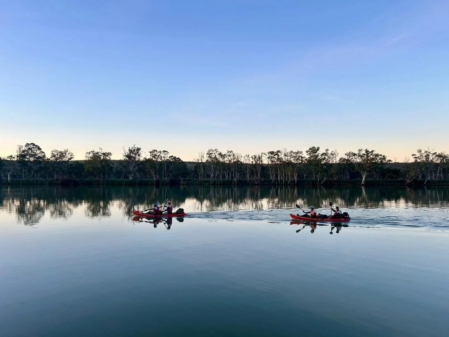 The Flying Mongooses are into the last TA! Check out the afternoon glass 🥰

#adventurerace #adventure #glassywater