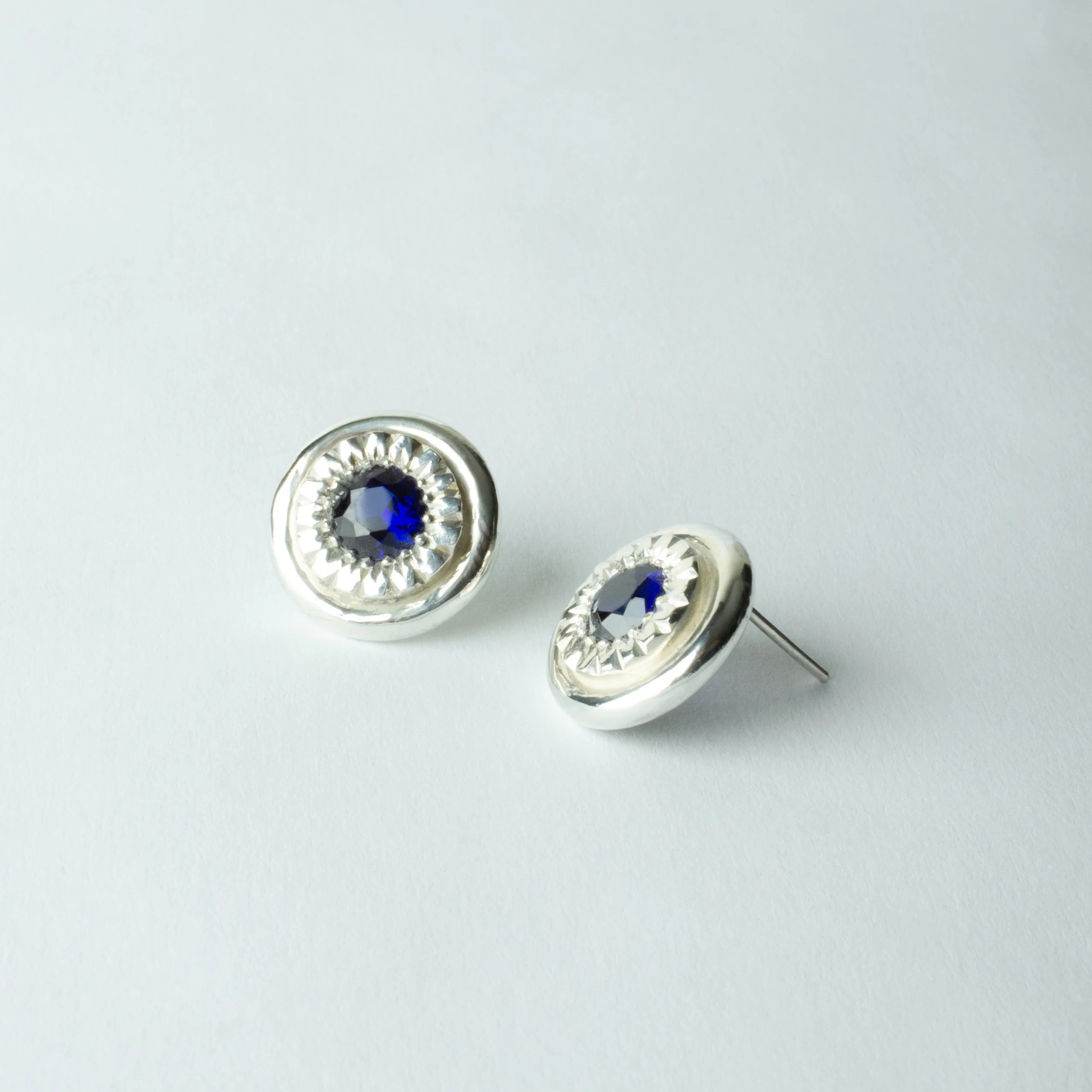 sapphire-circle-posts.jpg
