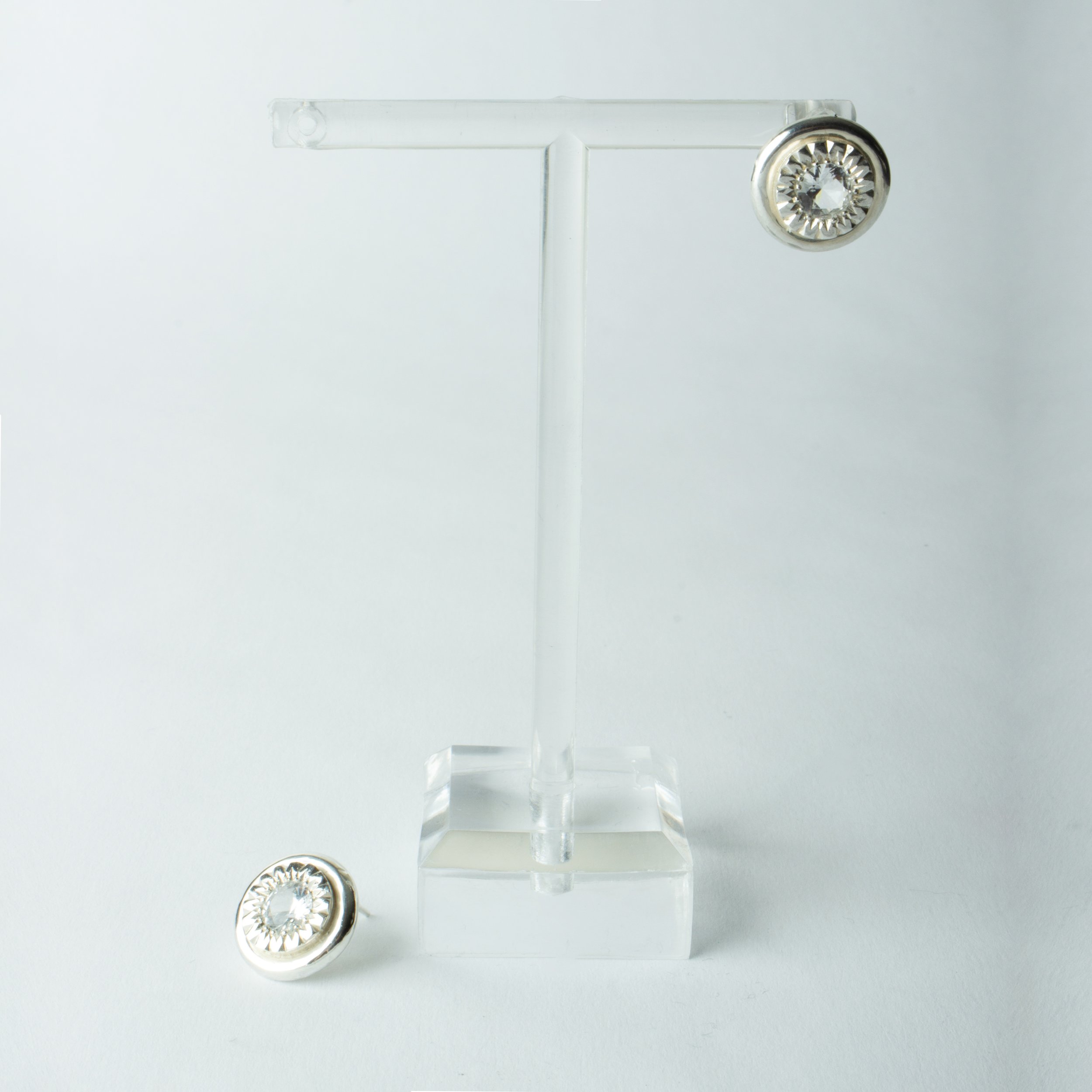 white-topaz-circle-posts-2.jpg