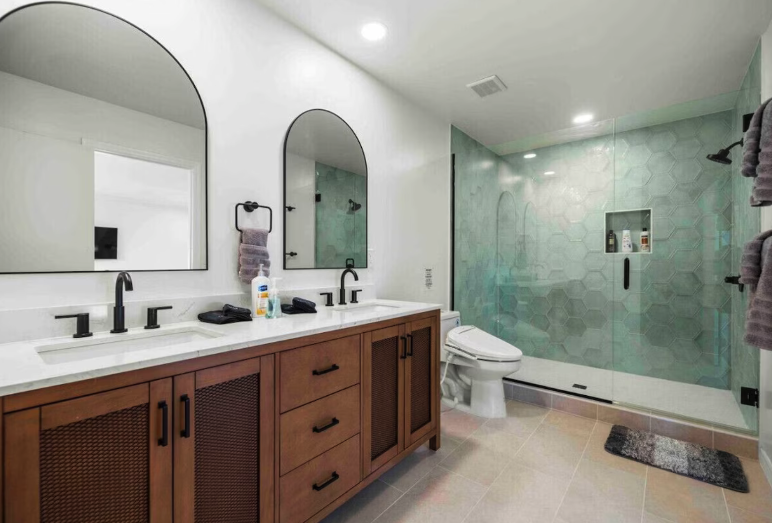 Crimson Haven Bathroom 2.png (Copy)