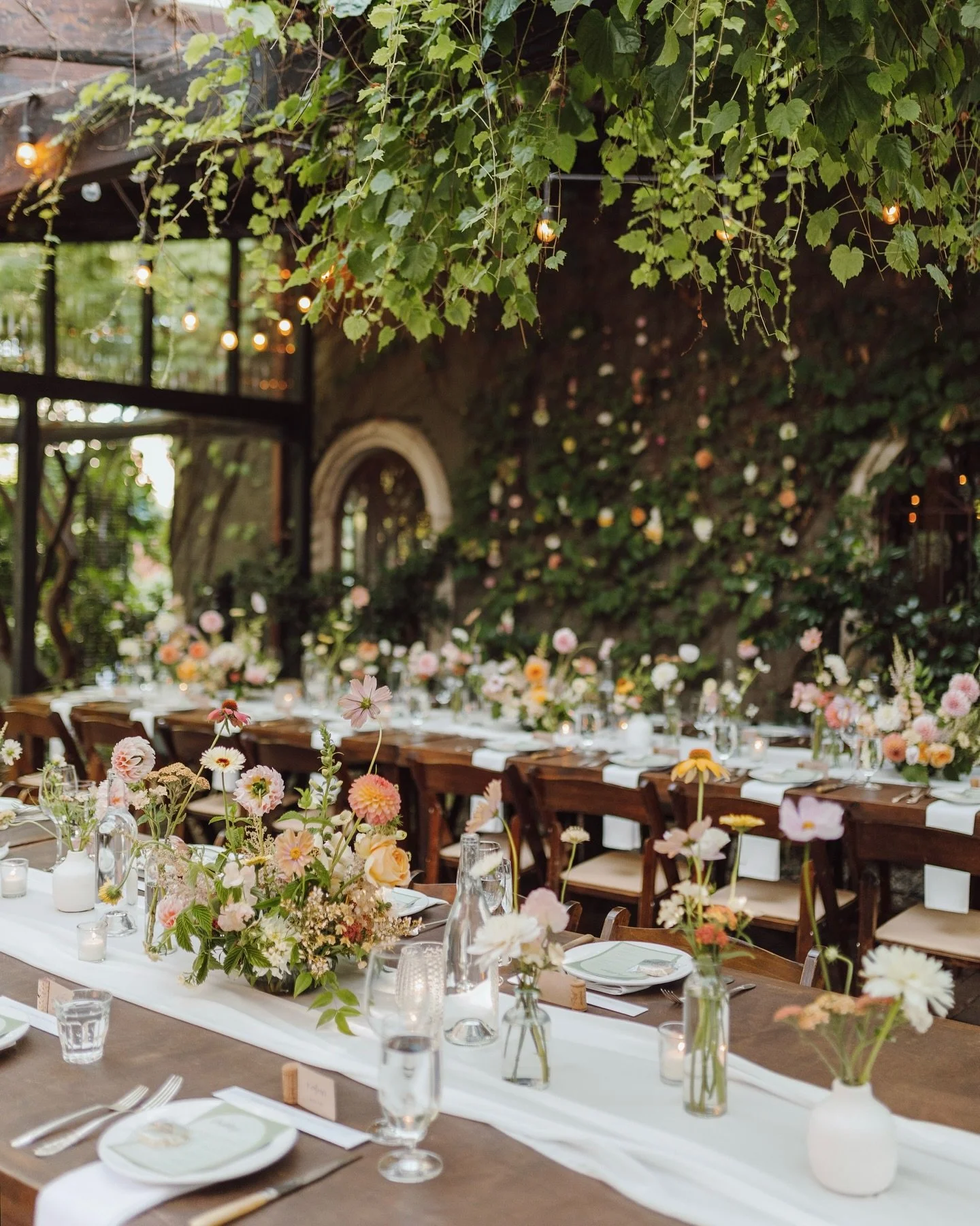 details at the corson buillding ✨ 

venue: @thecorsonbuilding 
planning/coordination: @eventswithalice 
florals: @newleaffloraldesign 
cake: @honeycrumbcakes 
cookies: @jankimgrumbles

#seattlewedding #seattleweddingphotographer