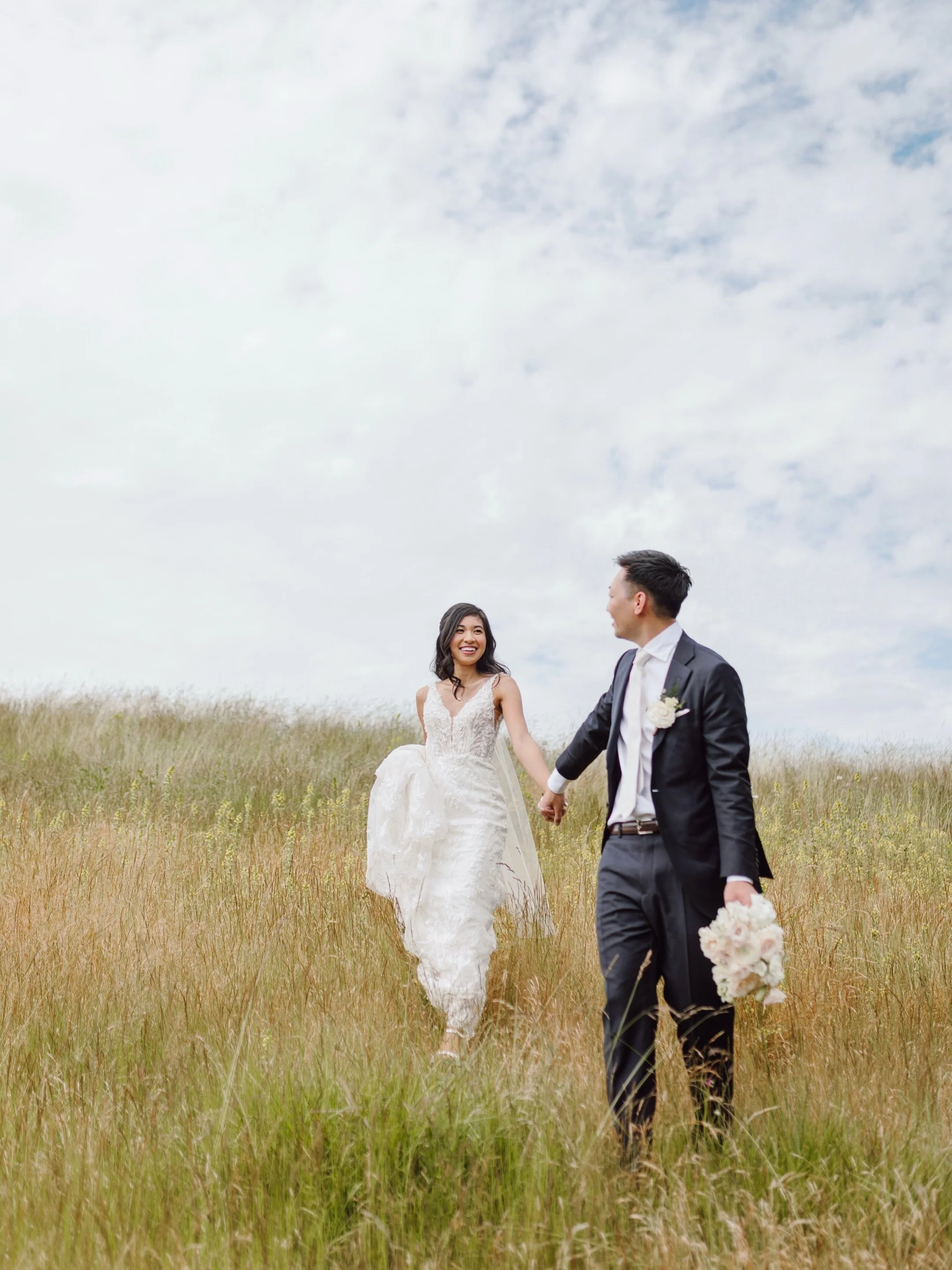 perfect couple, perfect weather, perfect day. still love these so much. 🌾

coordinator: @eventswithalice
venue: @eventsatsnoqualmieridge 
florist: @dreyerhouseflorals
second photographer: @almidameyerphoto 
hair: @zoandcostyling
makeup: @lisungohbea