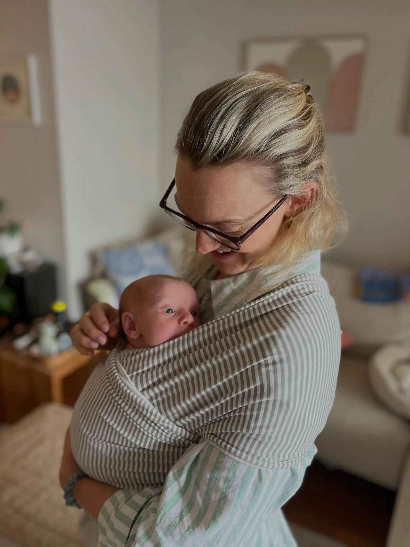 Helping a client fit their baby carrier for the first time is one of my favourite things to do during an early visit 🫶

There&rsquo;s often a big shift when they realise just how snug their baby can be, how well they settle in there, and how freeing