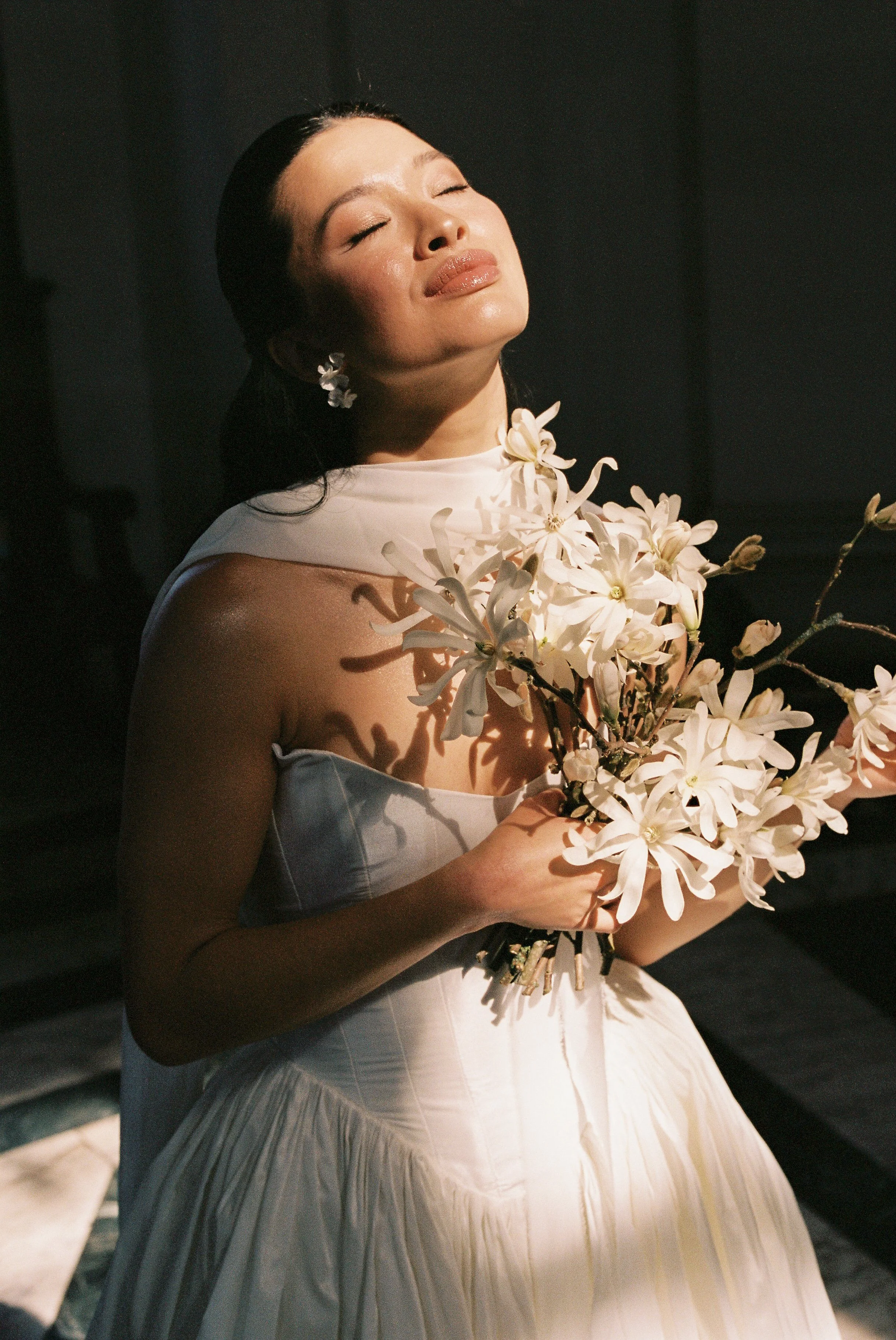 Modern magnolia bridal bouquet by Darcey Floralscapes